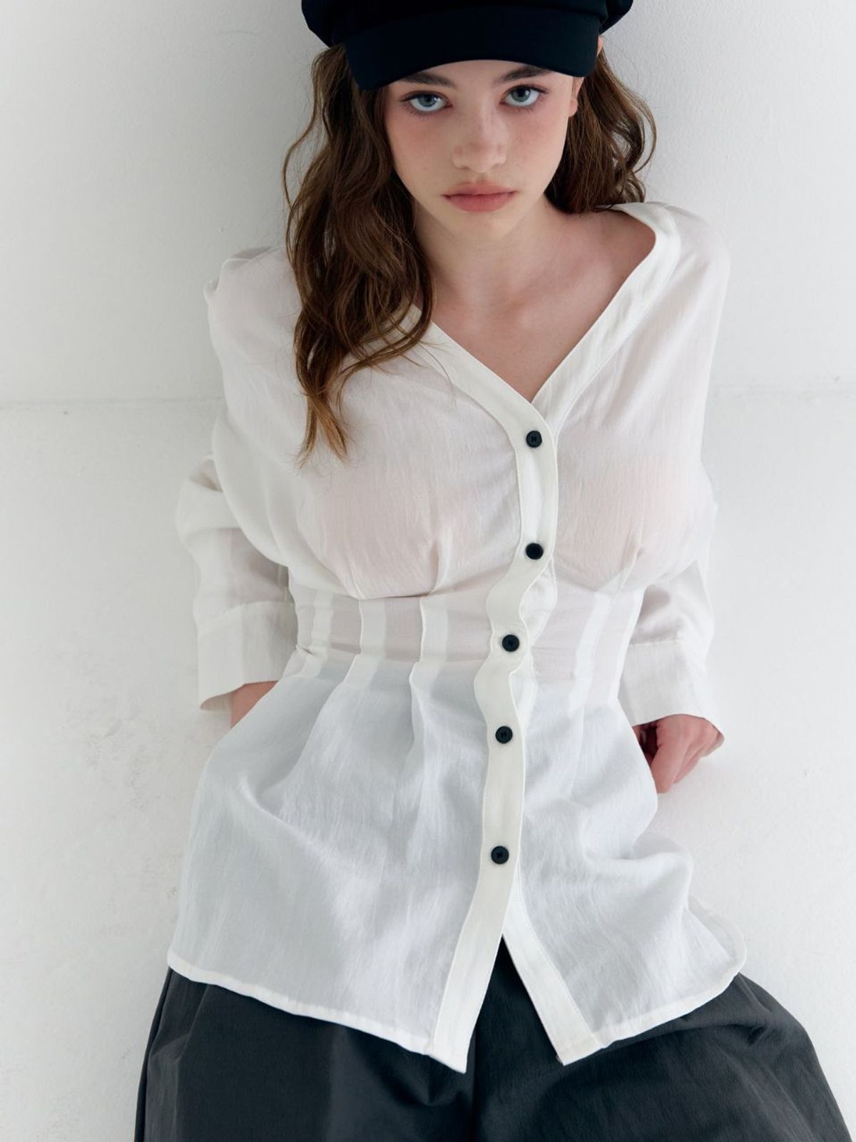 패브릭서울(FABRICSEOUL) pintuck button back ribbon blouse