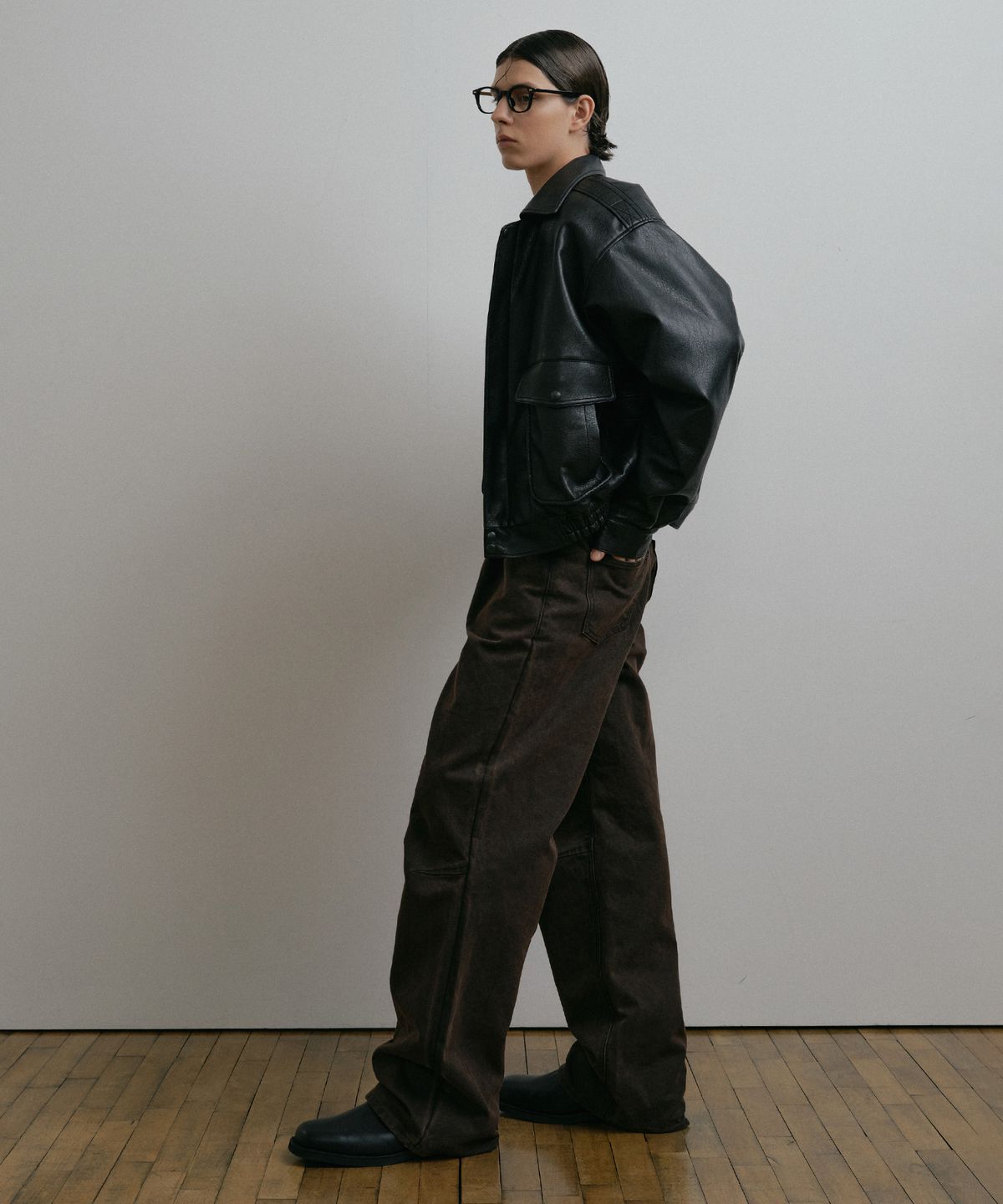 더스티화이트(DUSTYWHITE) BROWN DIRTY WASHED OXFORD WIDE TUCK PANTS