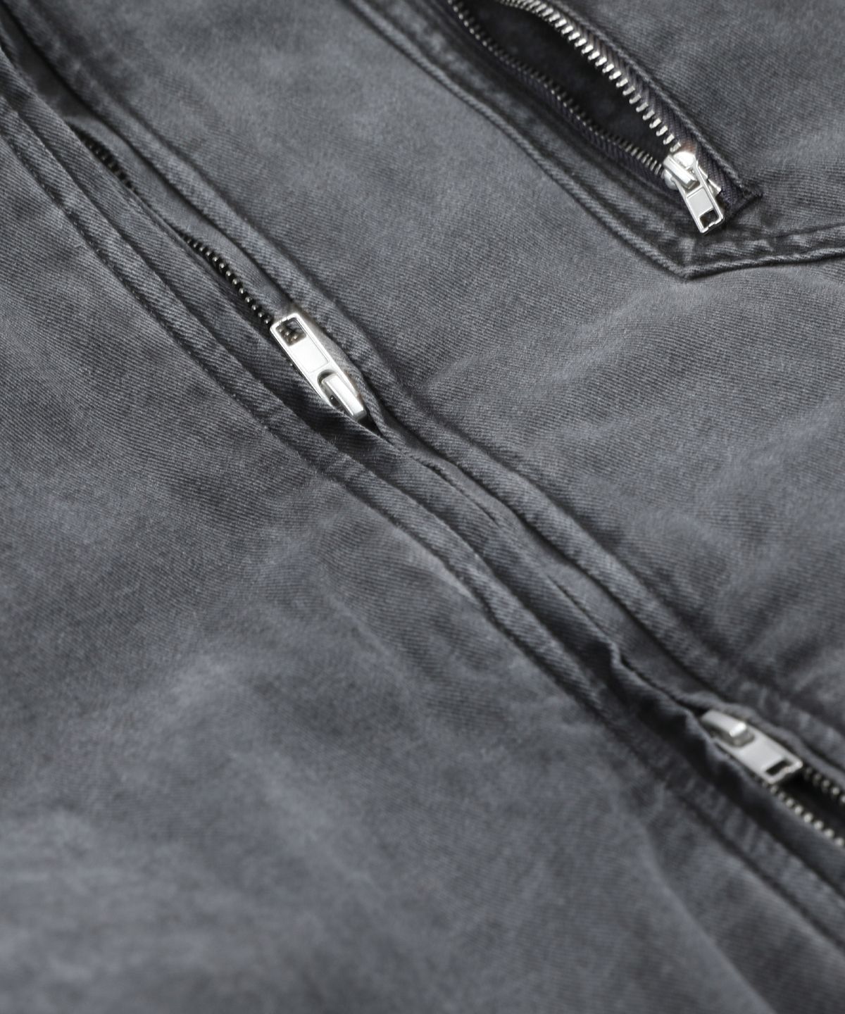 엑스톤즈(XTONZ) XJ130 크루드 워싱 후드 봄버 자켓 (GRAY)
