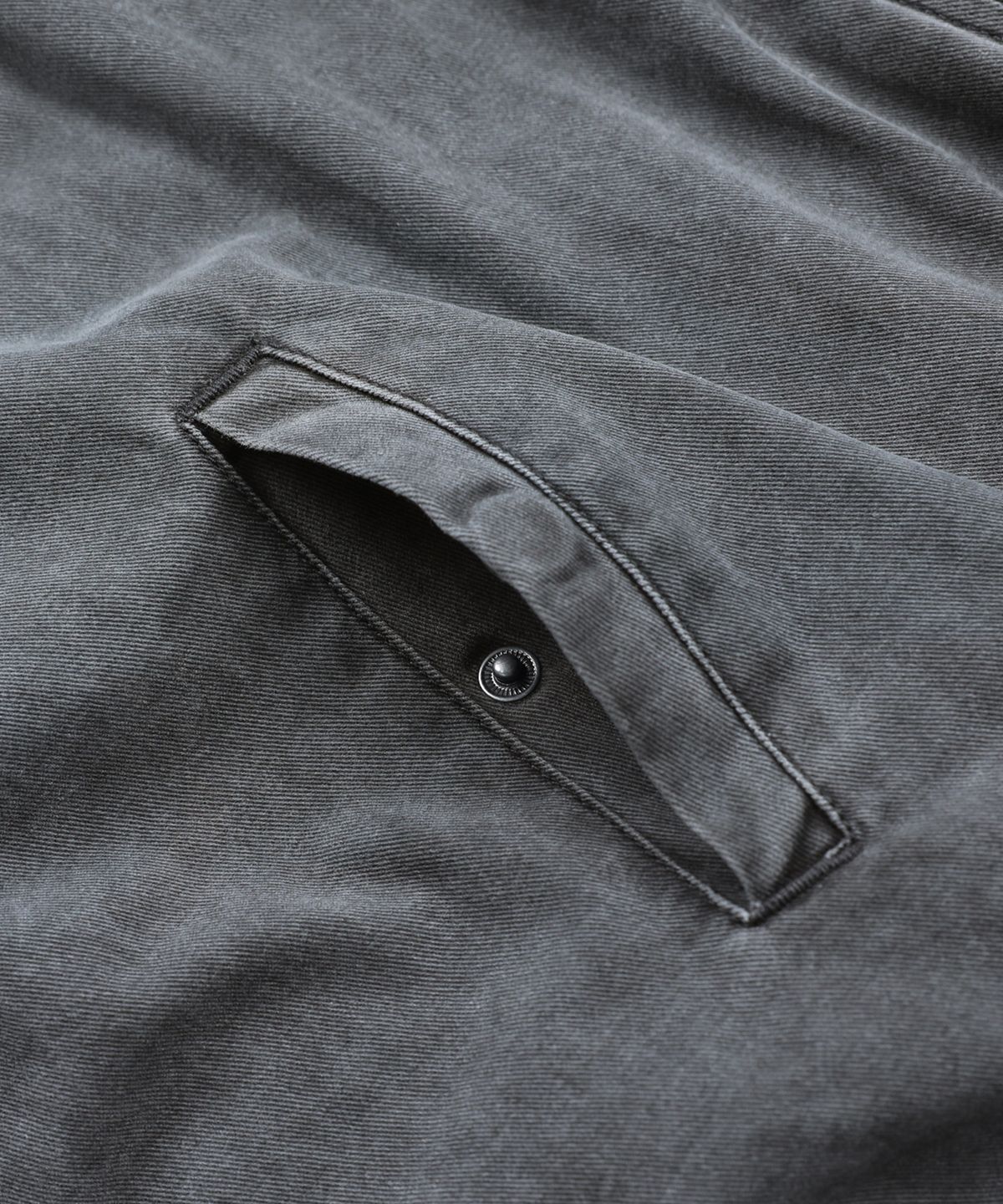 엑스톤즈(XTONZ) XJ130 크루드 워싱 후드 봄버 자켓 (GRAY)