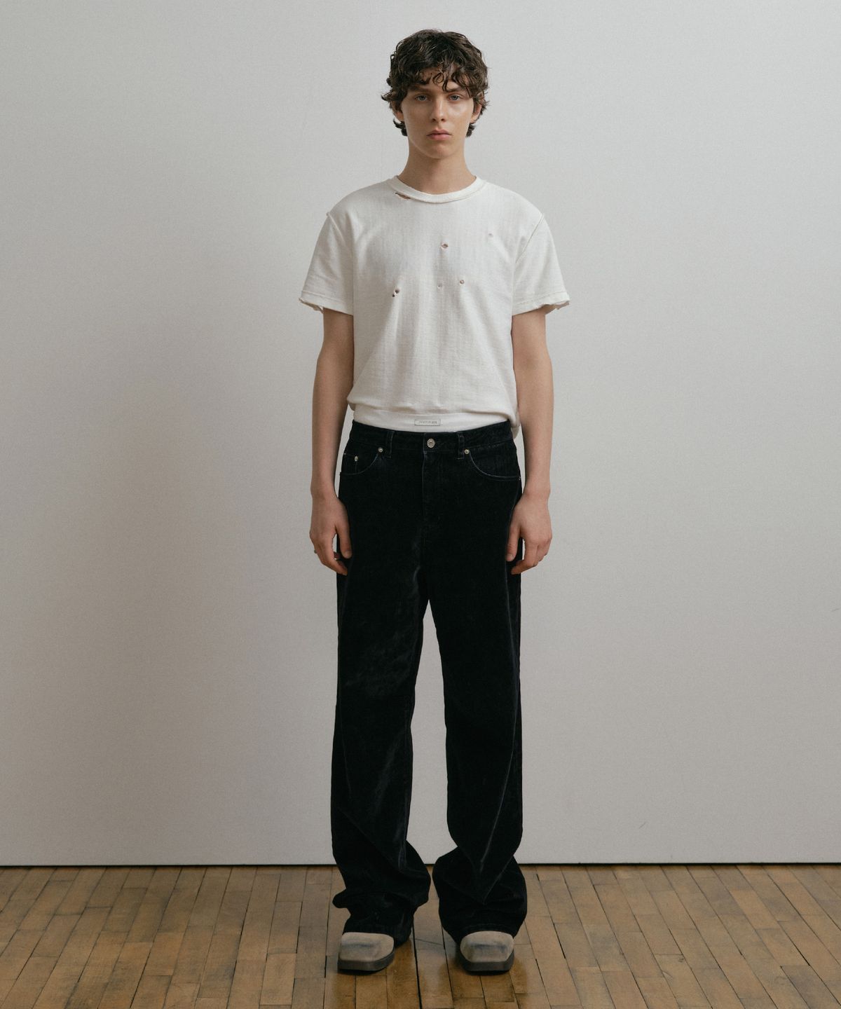 더스티화이트(DUSTYWHITE) VELVET WASHED DENIM STRAIGHT PANTS