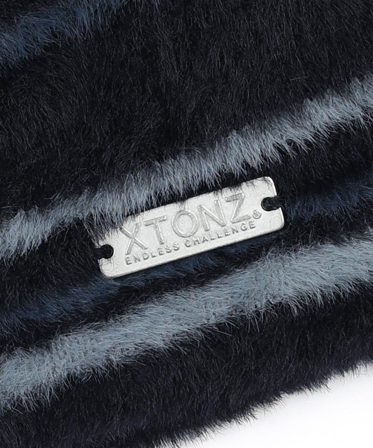 엑스톤즈(XTONZ) XTA095 스트라이프 소프트 헤어리 비니 (BLACK)