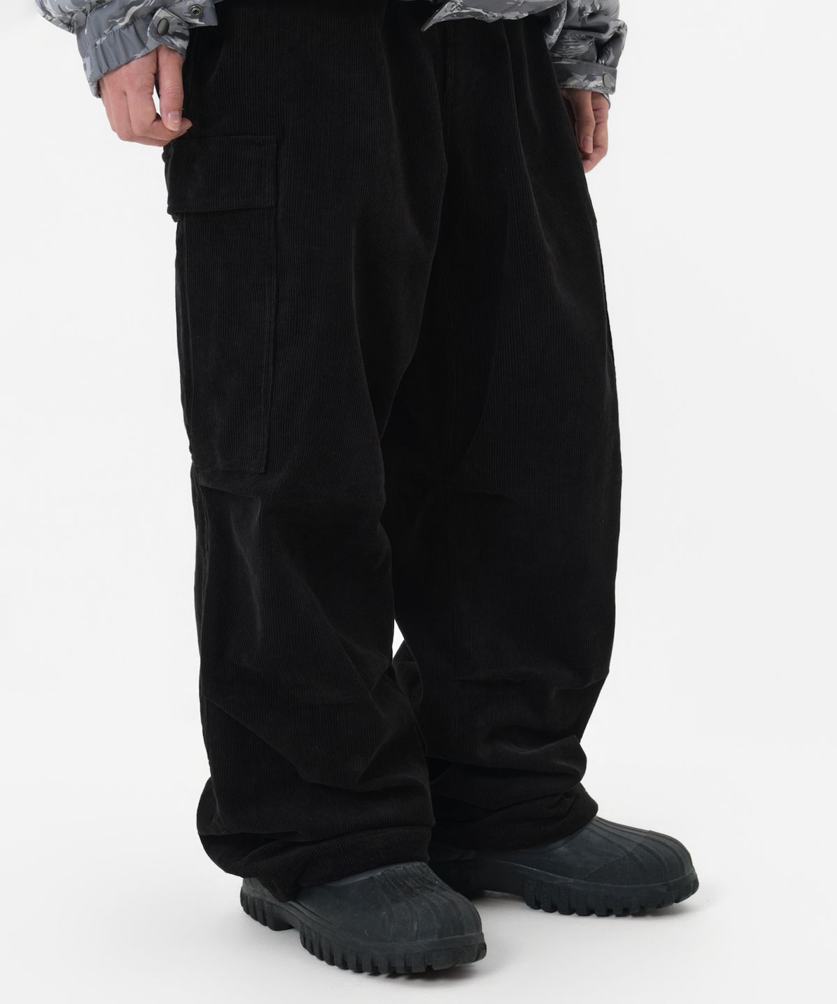 디미토(DIMITO) VTX CORDUROY CARGO PANTS (RELAXED FIT) BLACK