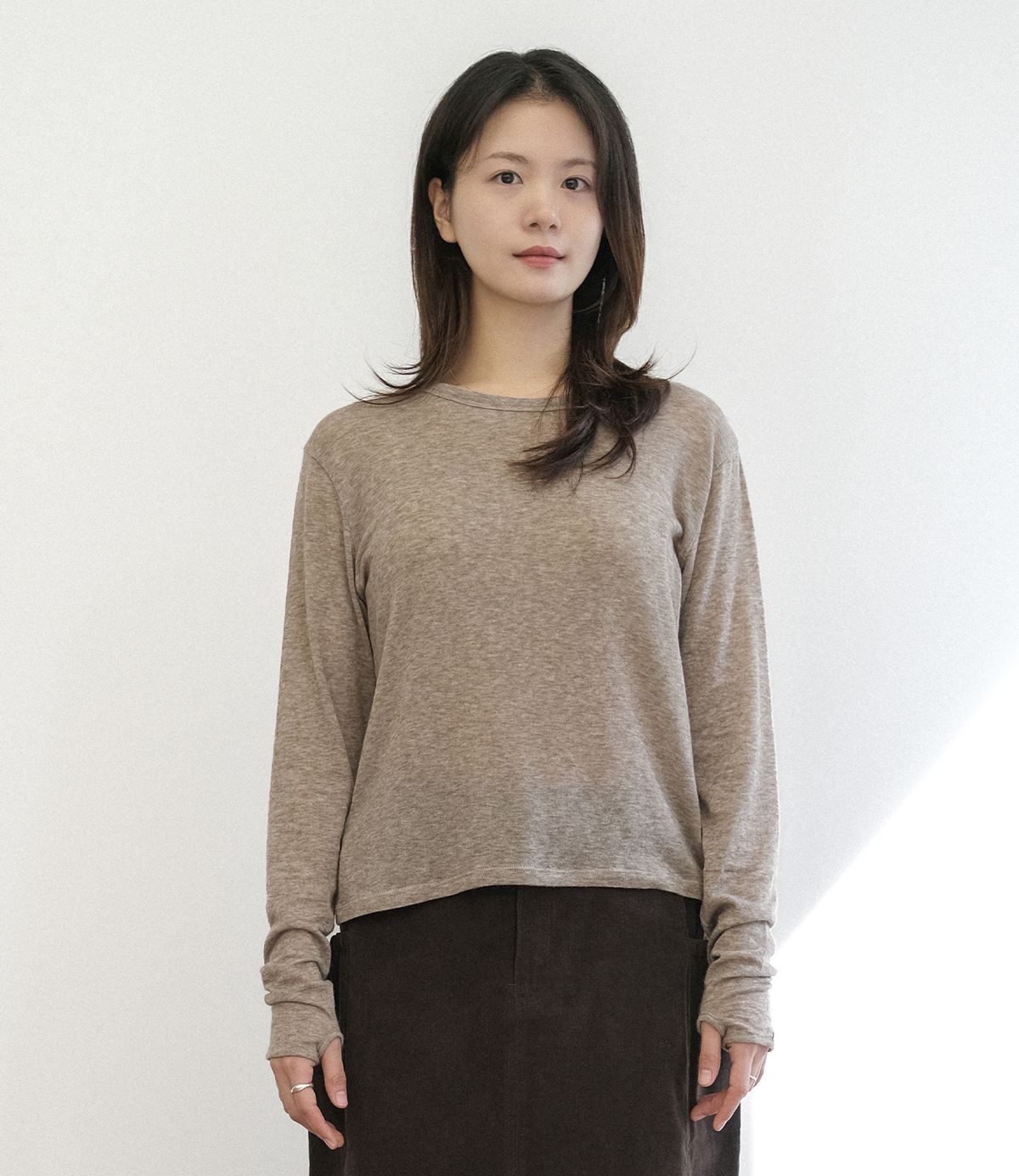 에메모가든(MMOGARDEN) (w) finger hole l/s tee (3colors)