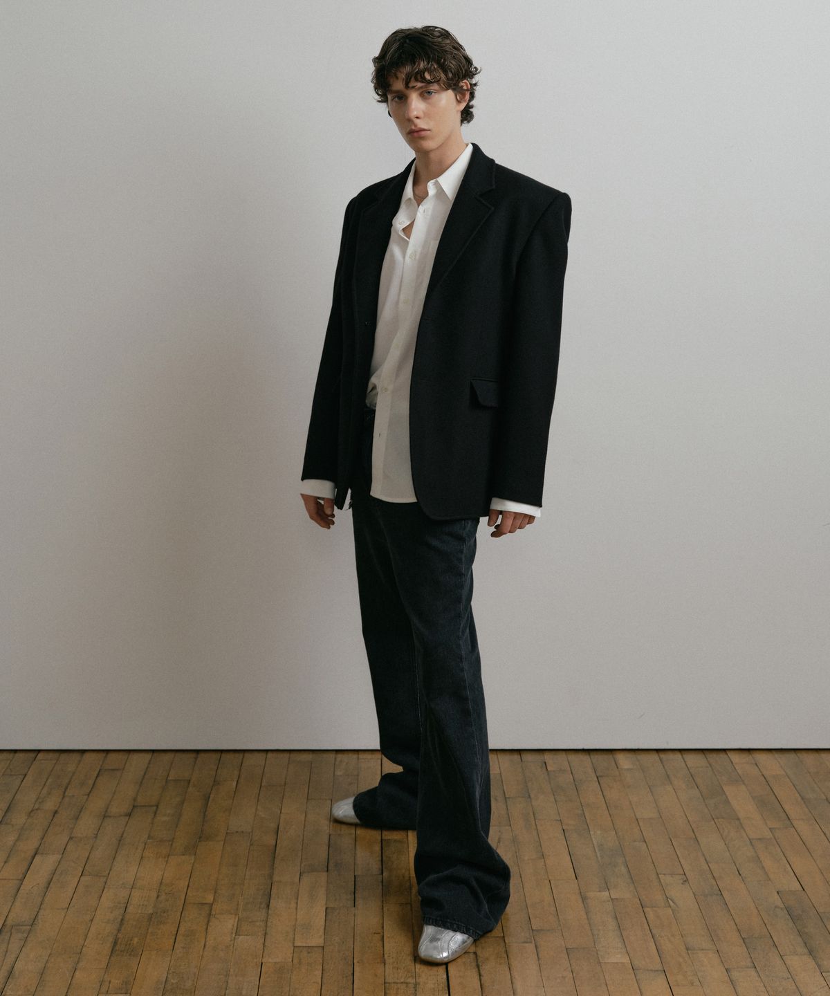 더스티화이트(DUSTYWHITE) BLACK WOOL ZIP-SLEEVE TAILORED BLAZER