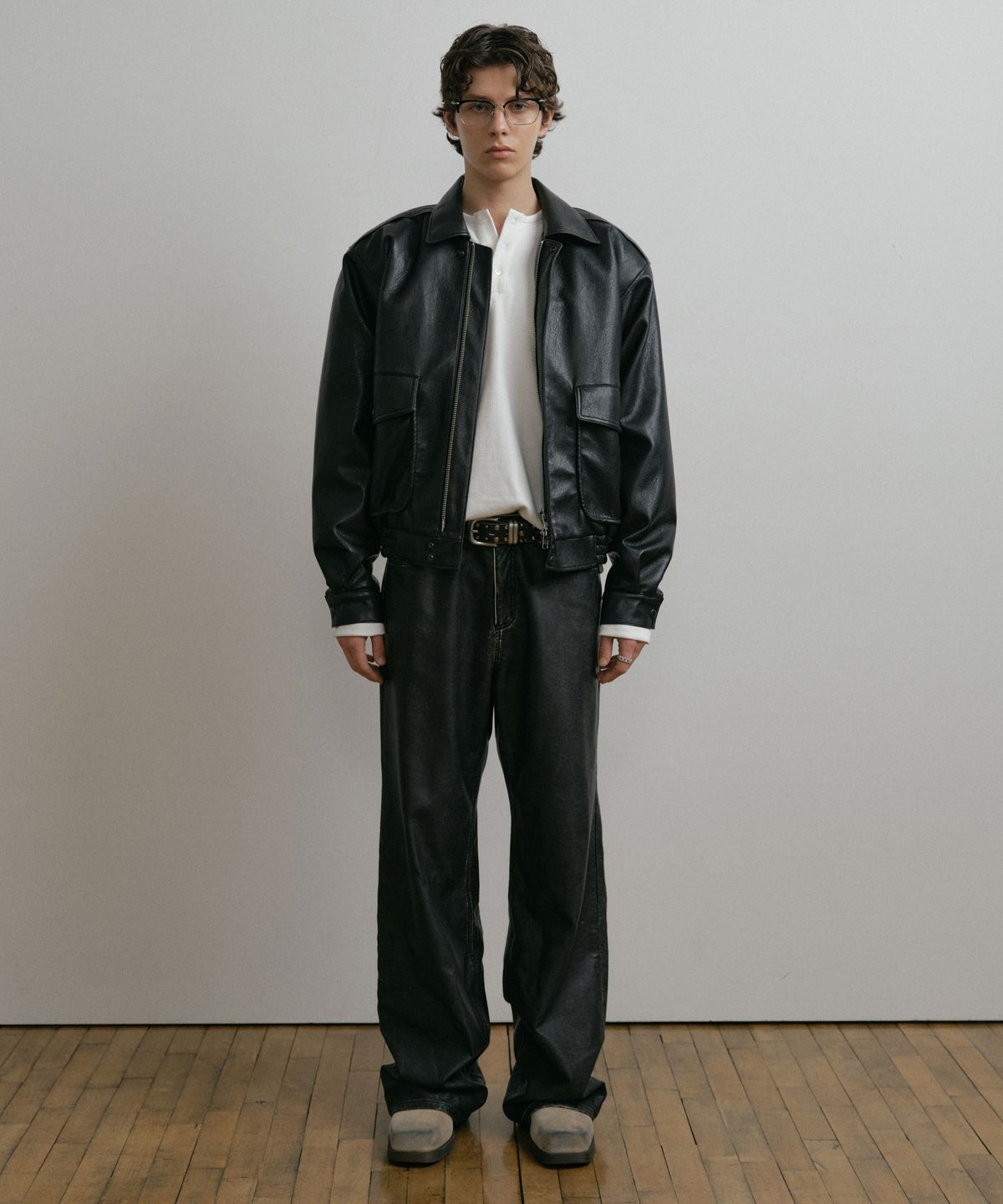 더스티화이트(DUSTYWHITE) BLACK VINTAGE FAUX LEATHER A-1 JUMPER (3oz)