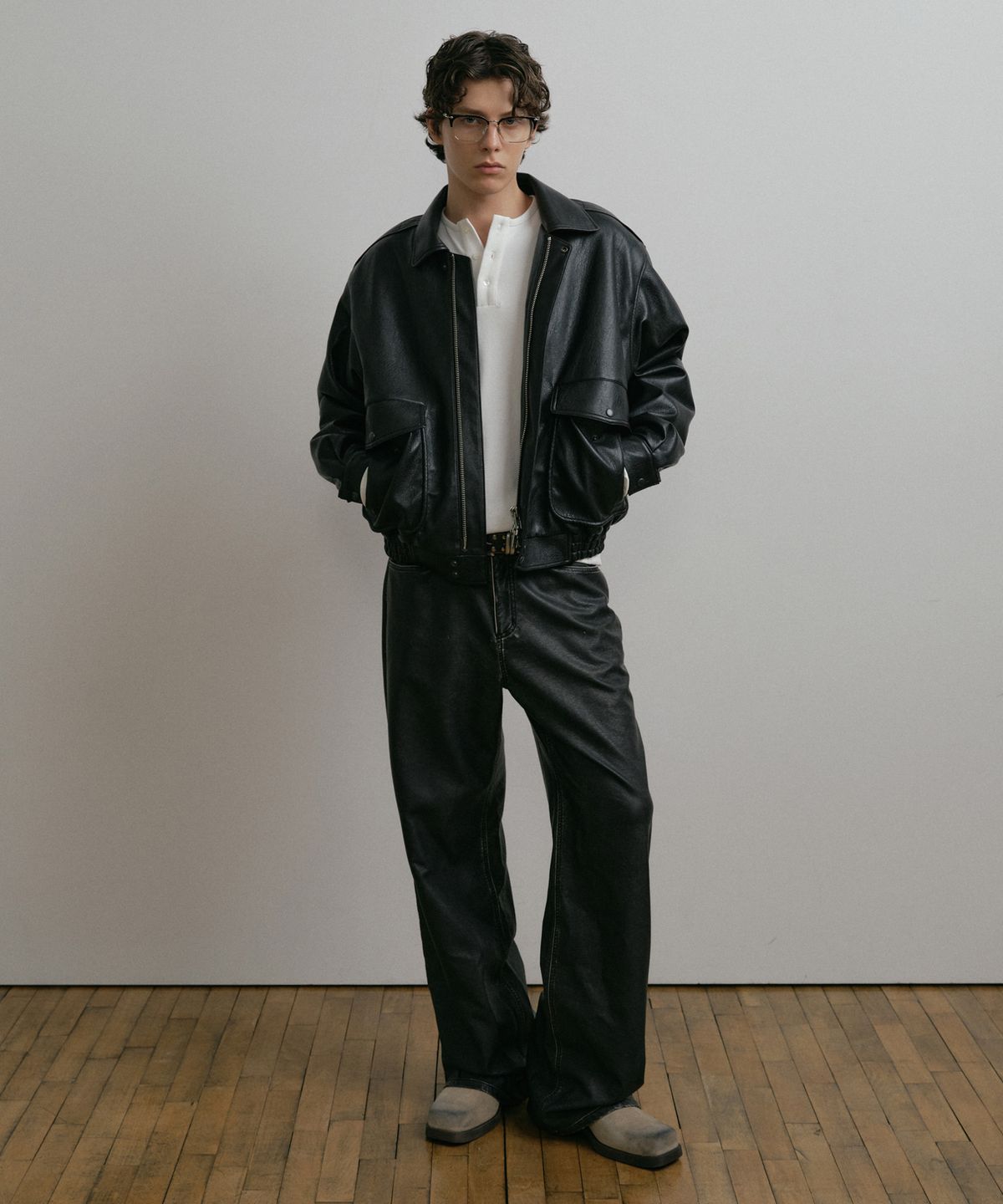 더스티화이트(DUSTYWHITE) BLACK VINTAGE FAUX LEATHER A-1 JUMPER (3oz)