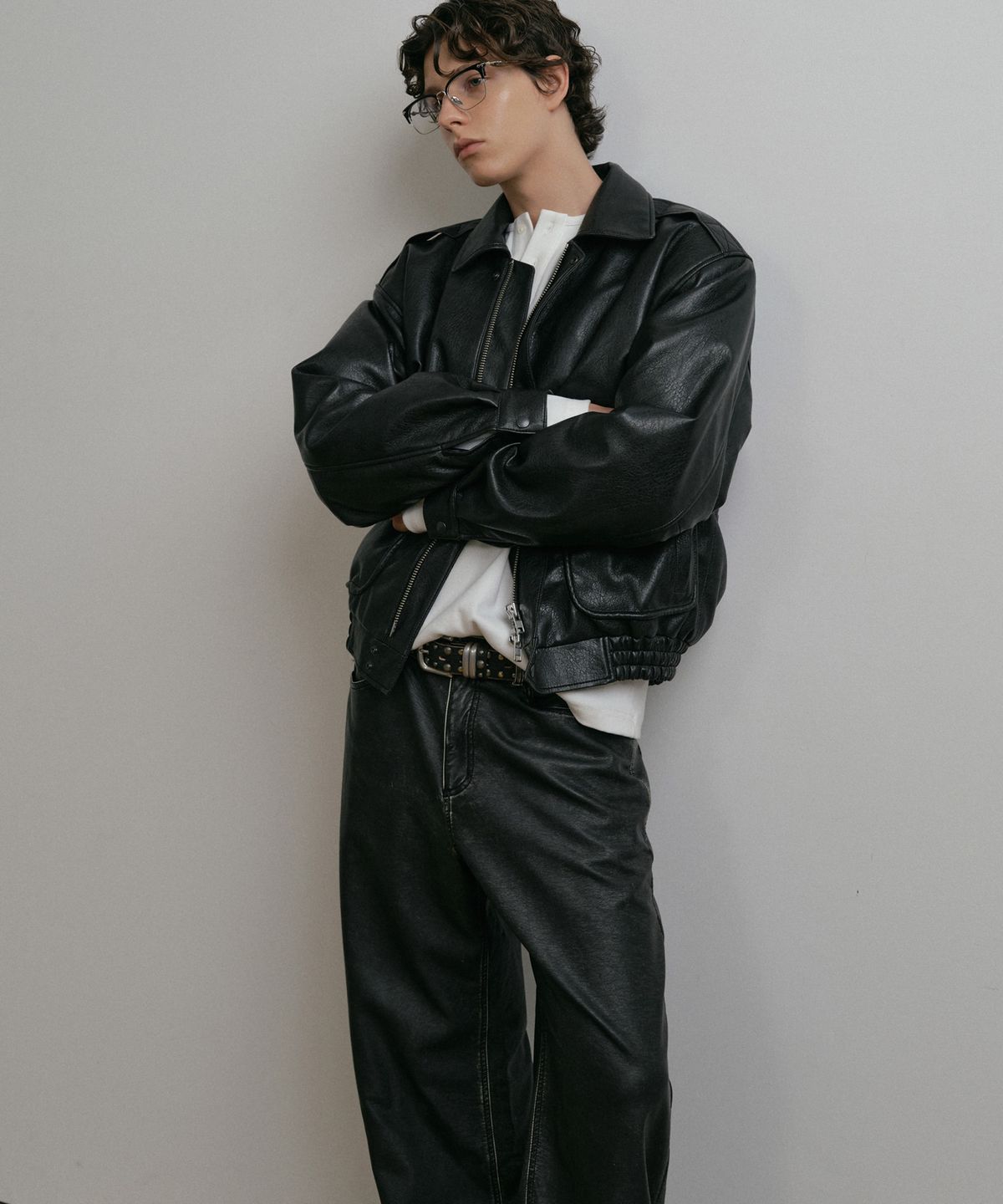 더스티화이트(DUSTYWHITE) BLACK VINTAGE FAUX LEATHER A-1 JUMPER (3oz)