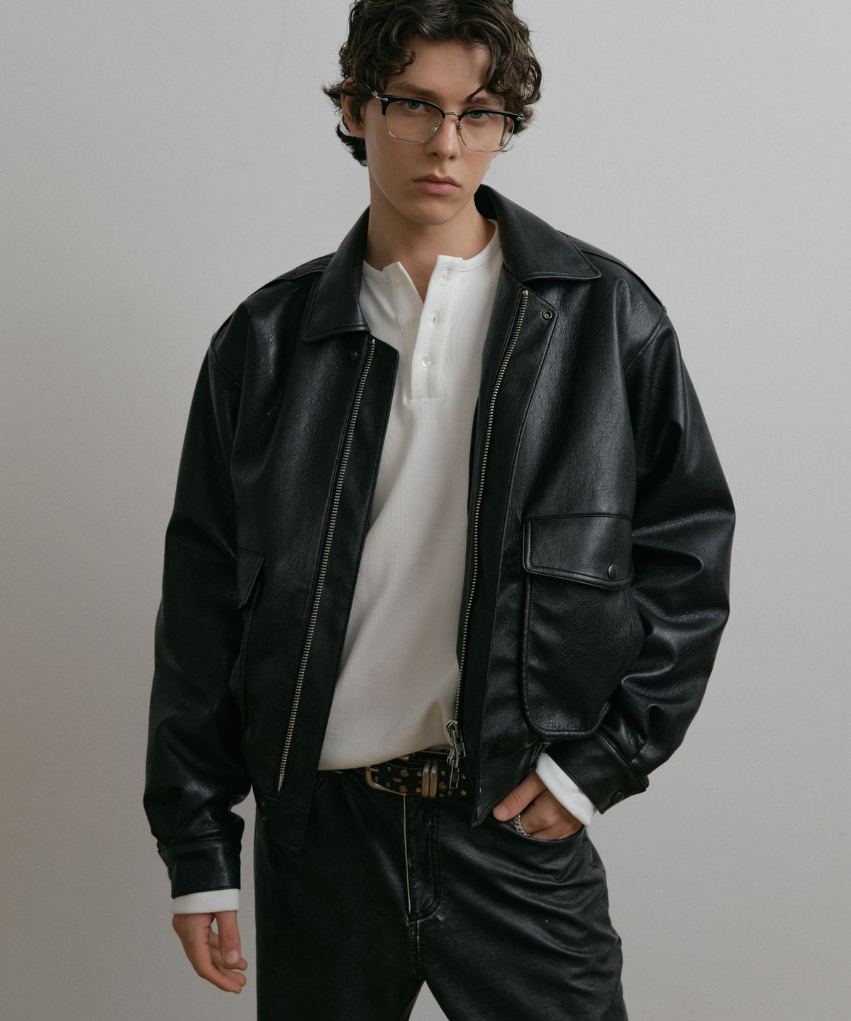 더스티화이트(DUSTYWHITE) BLACK VINTAGE FAUX LEATHER A-1 JUMPER (3oz)
