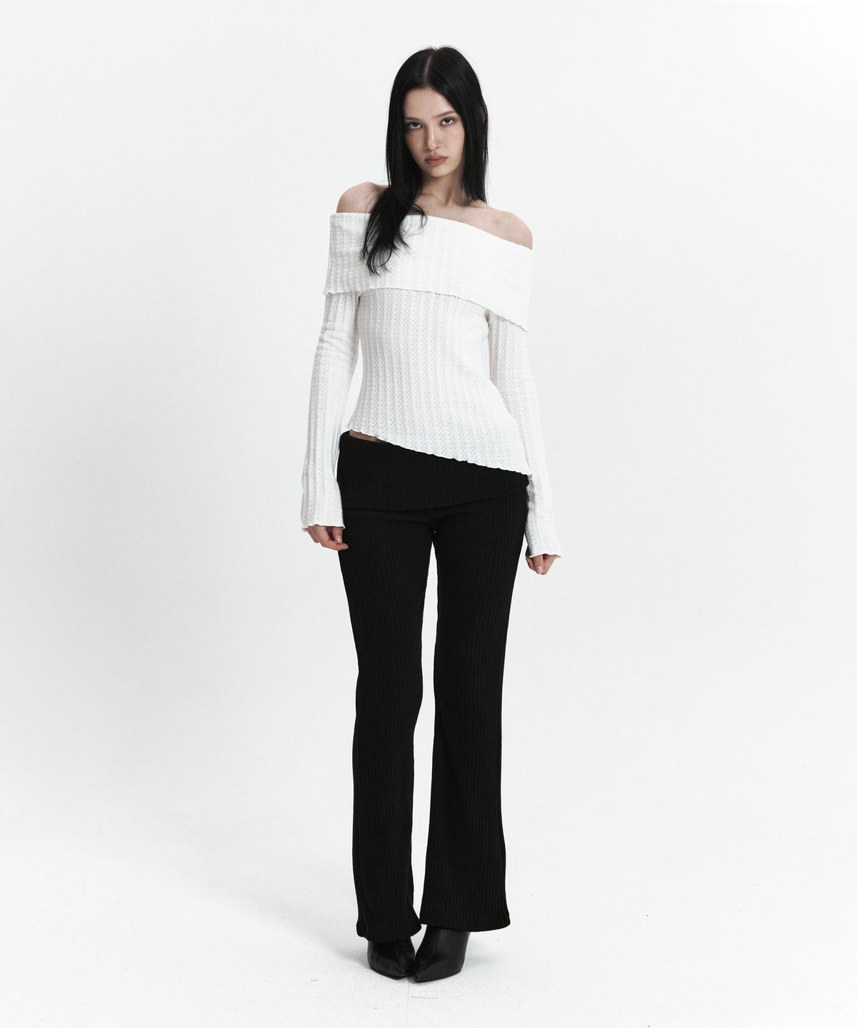 큐리티(CURETTY) C ASYMMETRIC OFF-SHOULDER KNIT TOP_WHITE