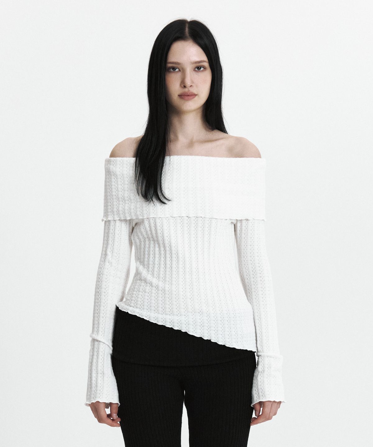 큐리티(CURETTY) C ASYMMETRIC OFF-SHOULDER KNIT TOP_WHITE