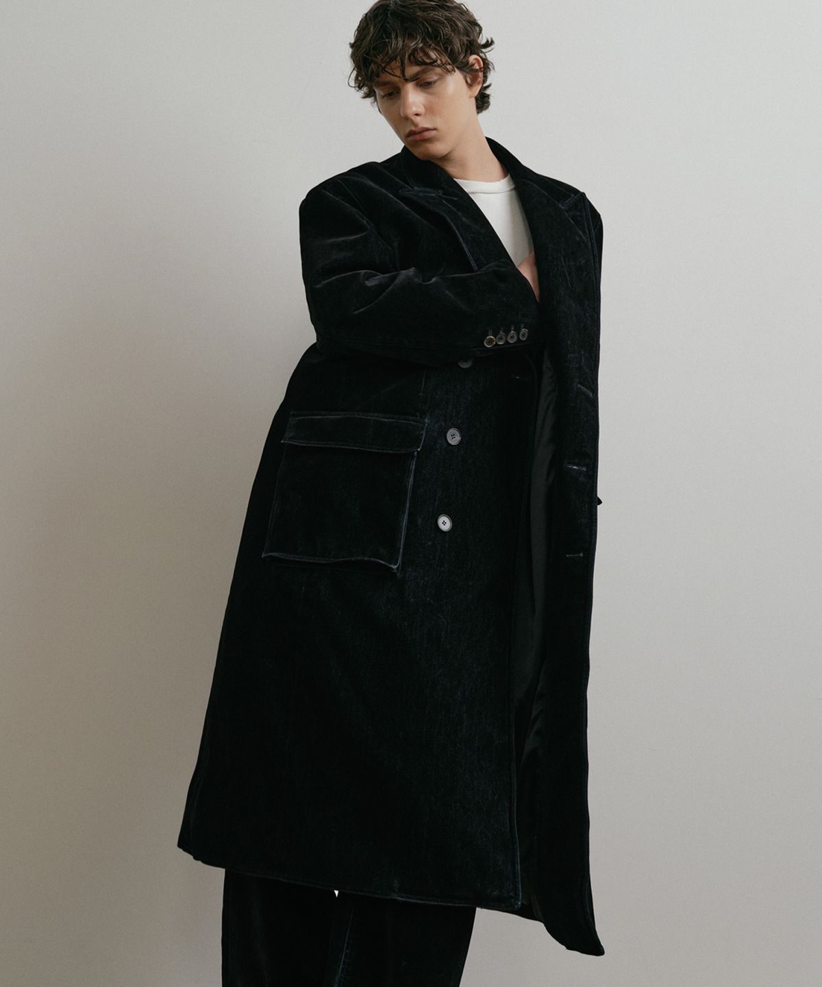 더스티화이트(DUSTYWHITE) VELVET WASHED PADDED DOUBLE-BREASTED COAT (5oz)