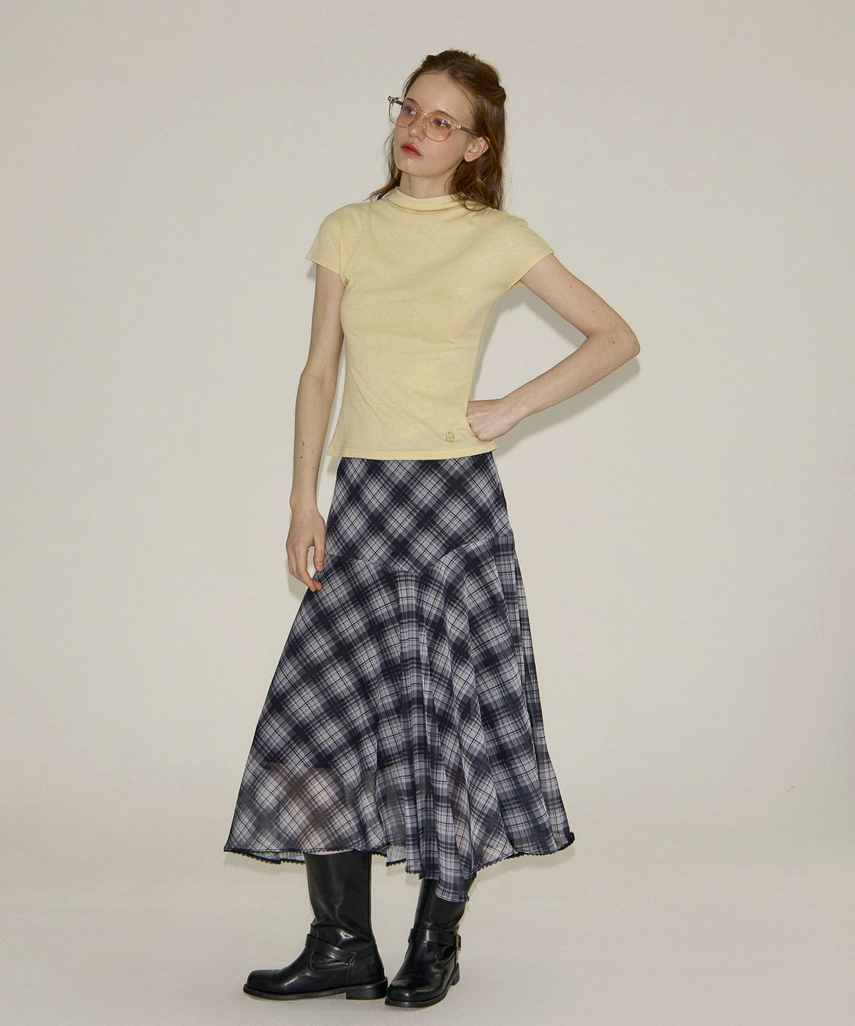 살롱 드 욘(SALON DE YOHN) Classic Mock neck Tee_ Butter