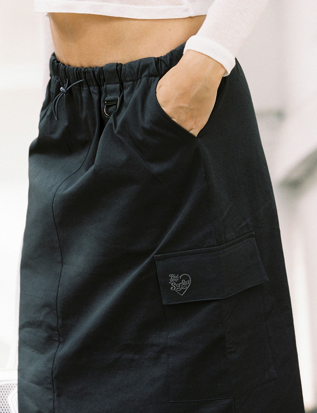써피(SURFEA) ALL-DAY CARGO SKIRT_CHARCOAL