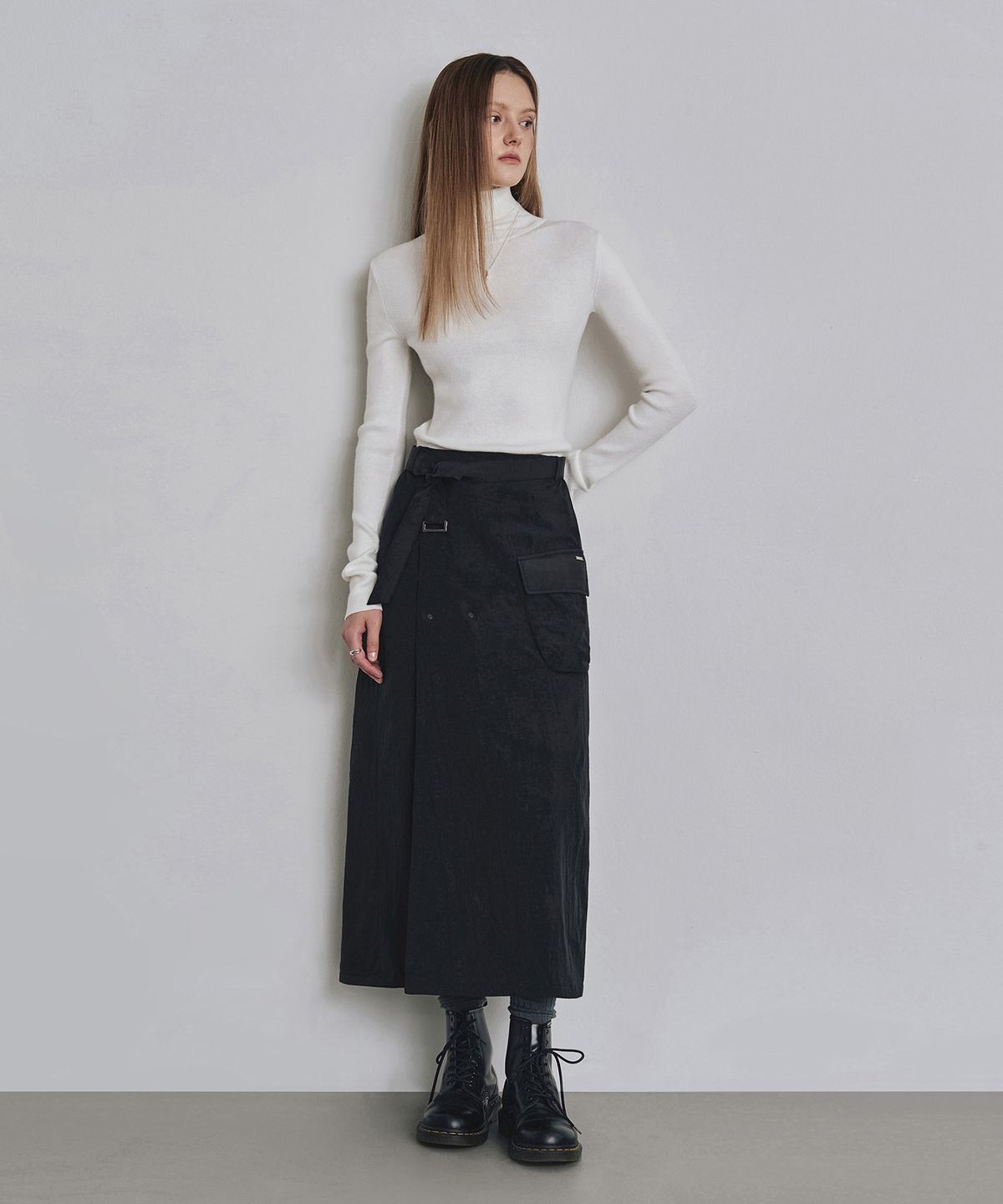 커스텀어클락 우먼(COSTUMEOCLOCK WOMAN) 리버시블 패딩 랩 스커트 블랙 COWSK003BLACK