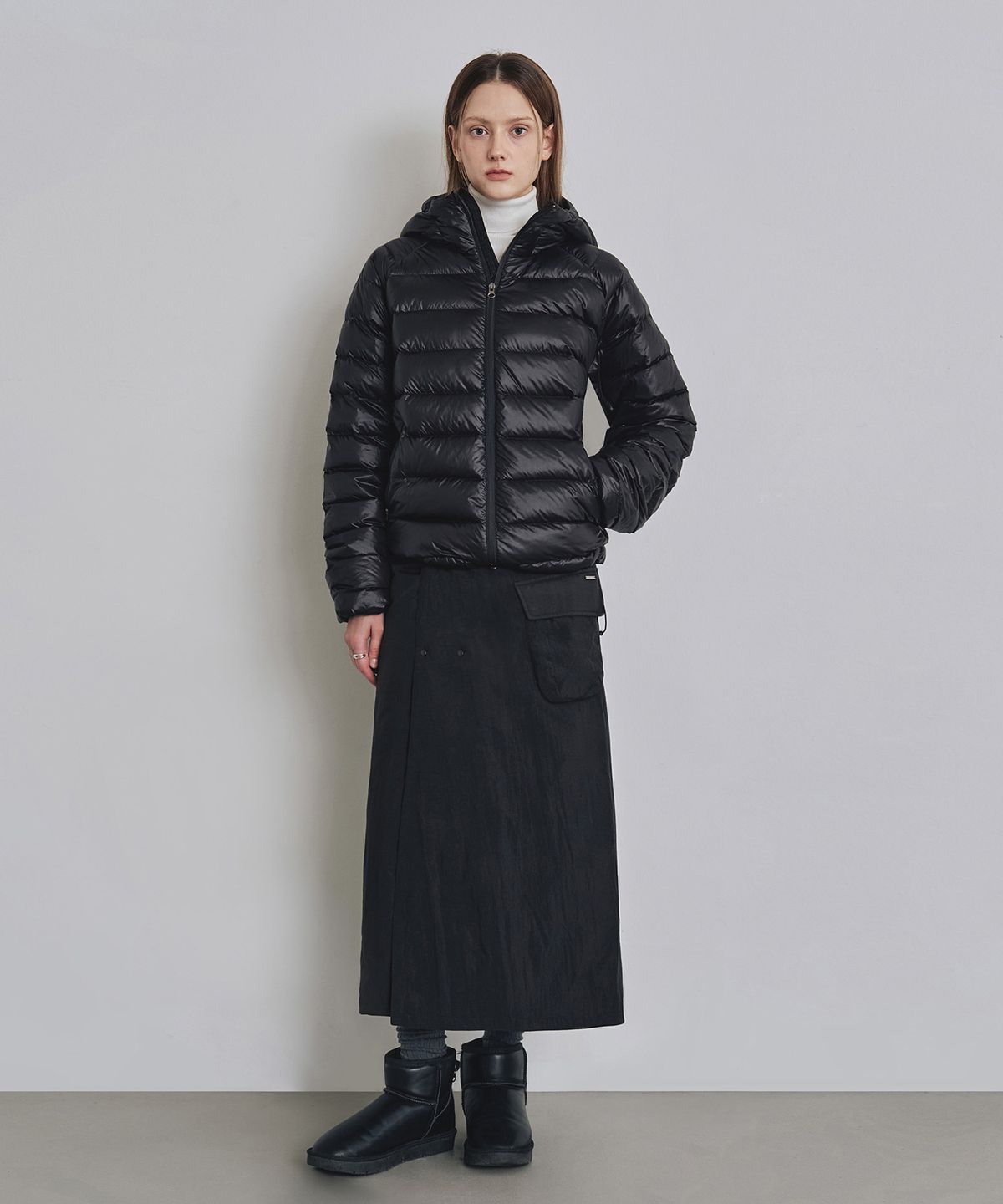 커스텀어클락 우먼(COSTUMEOCLOCK WOMAN) 리버시블 패딩 랩 스커트 블랙 COWSK003BLACK