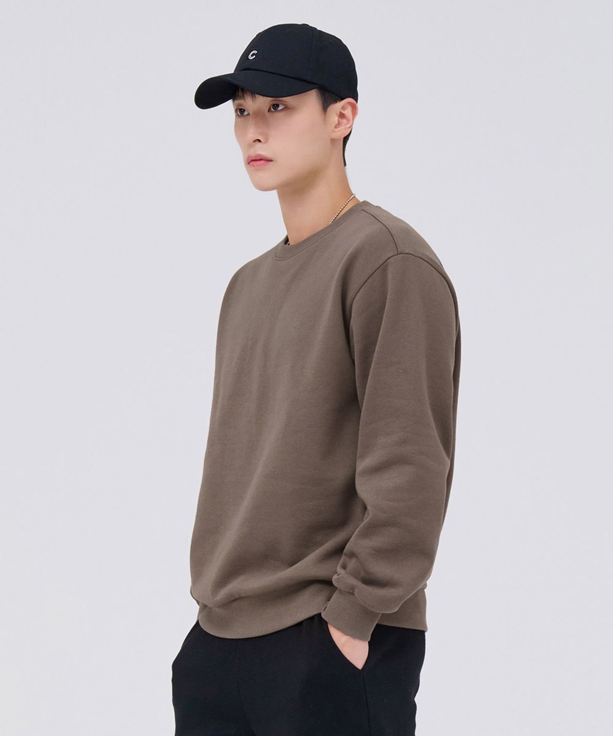 체이스컬트(CHASECULT) 공용 에센셜 기모 맨투맨 티셔츠-브라운