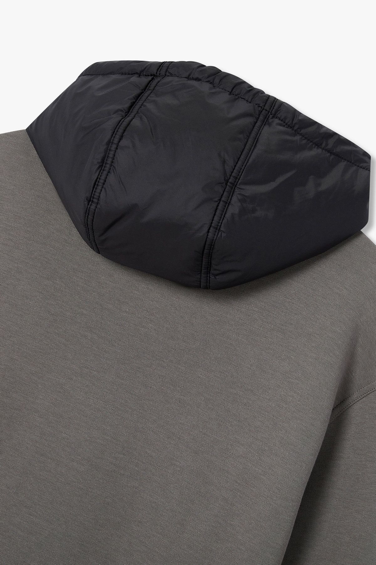 아르마니 익스체인지(ARMANI EXCHANGE) 남성 콘트라스트 로고 패치 후디_다크 그레이 A415331020