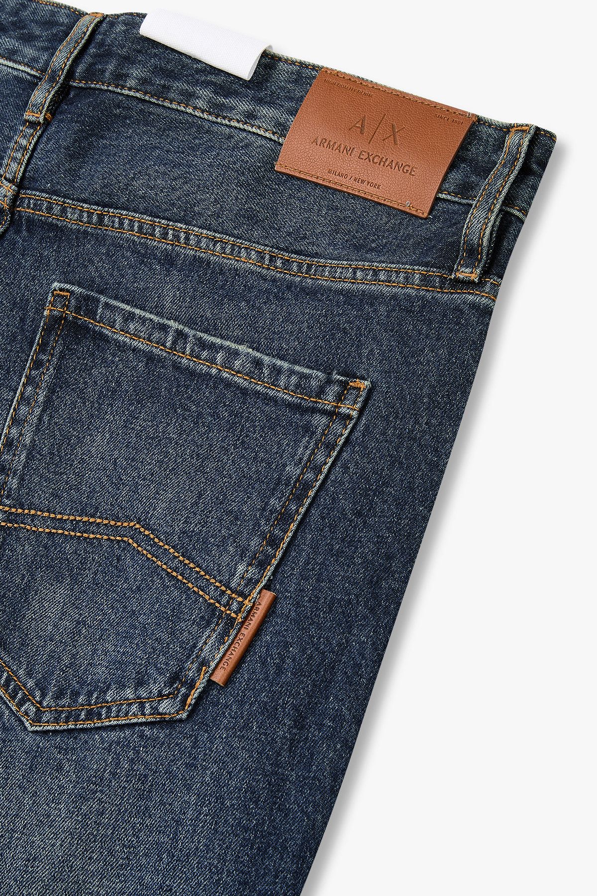 아르마니 익스체인지(ARMANI EXCHANGE) 남성 배색 스티치 슬림 데님 팬츠_블루 A415340004