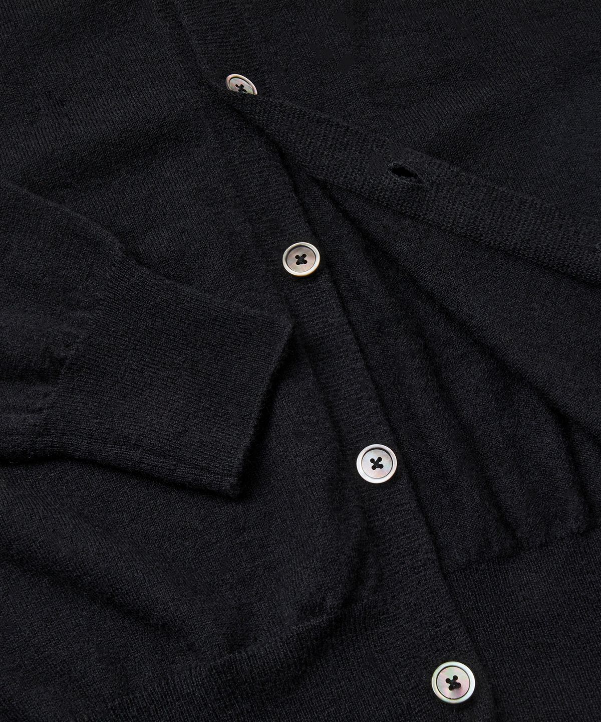 브랜디드(BRANDED) [SUPERIOR] ESSENTIAL SUPERFINE ROUND CARDIGAN [BLACK]