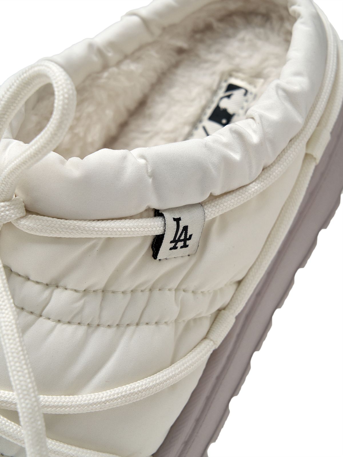 엠엘비(MLB) 플러쉬 패딩 뮬 레이스 LA (White)