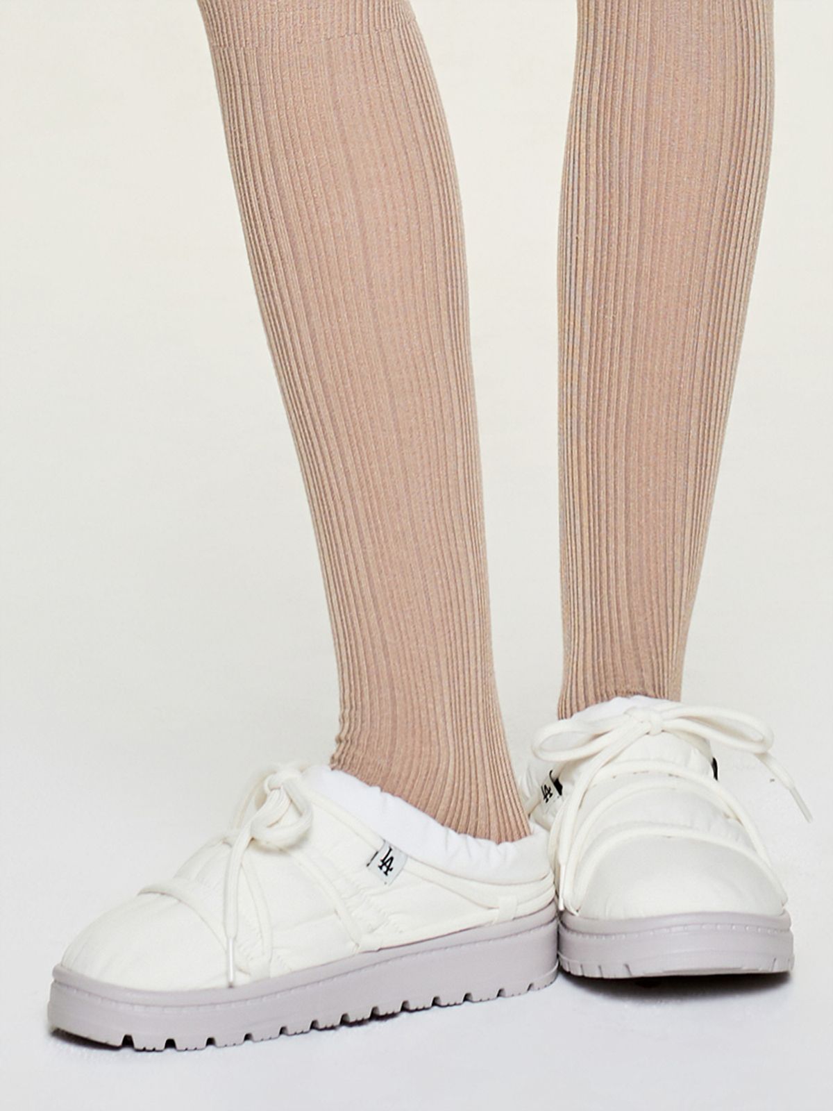 엠엘비(MLB) 플러쉬 패딩 뮬 레이스 LA (White)