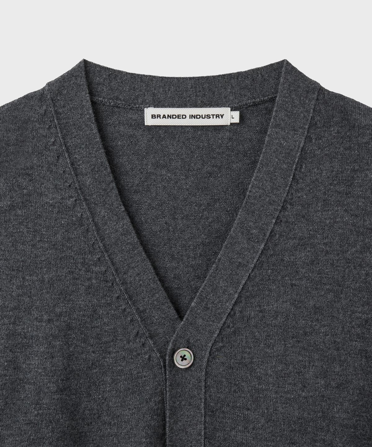 브랜디드(BRANDED) [SUPERIOR] ESSENTIAL SUPERFINE V-NECK CARDIGAN [CHARCOAL]
