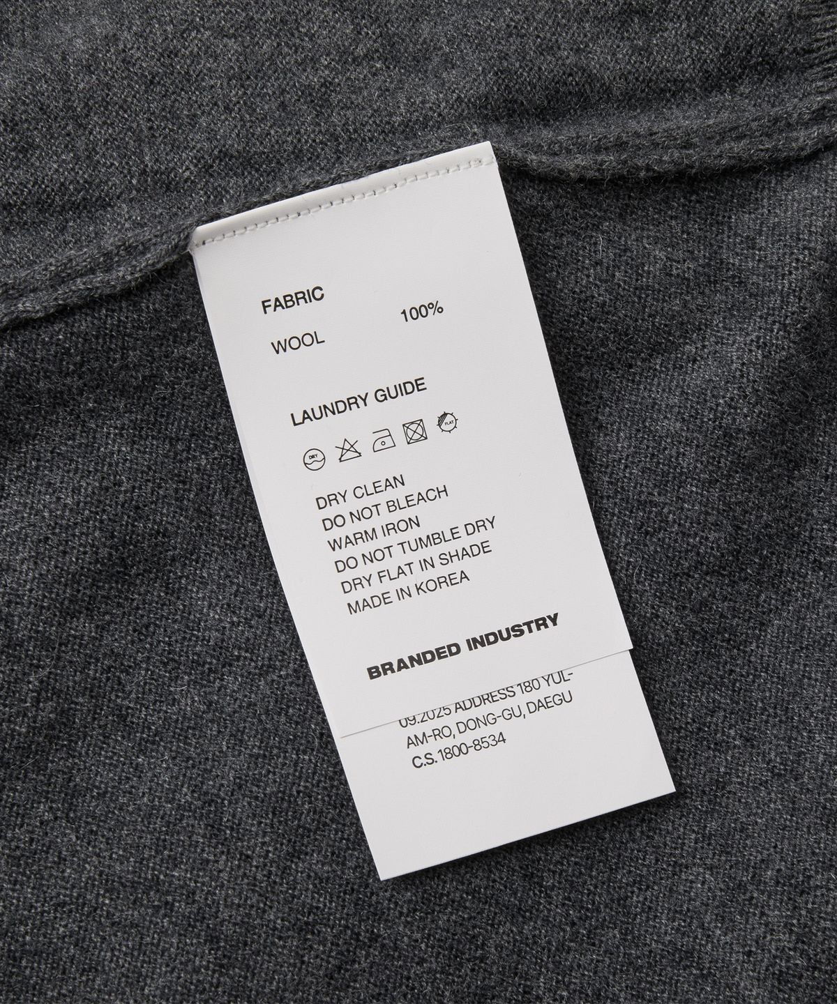 브랜디드(BRANDED) [SUPERIOR] ESSENTIAL SUPERFINE V-NECK CARDIGAN [CHARCOAL]