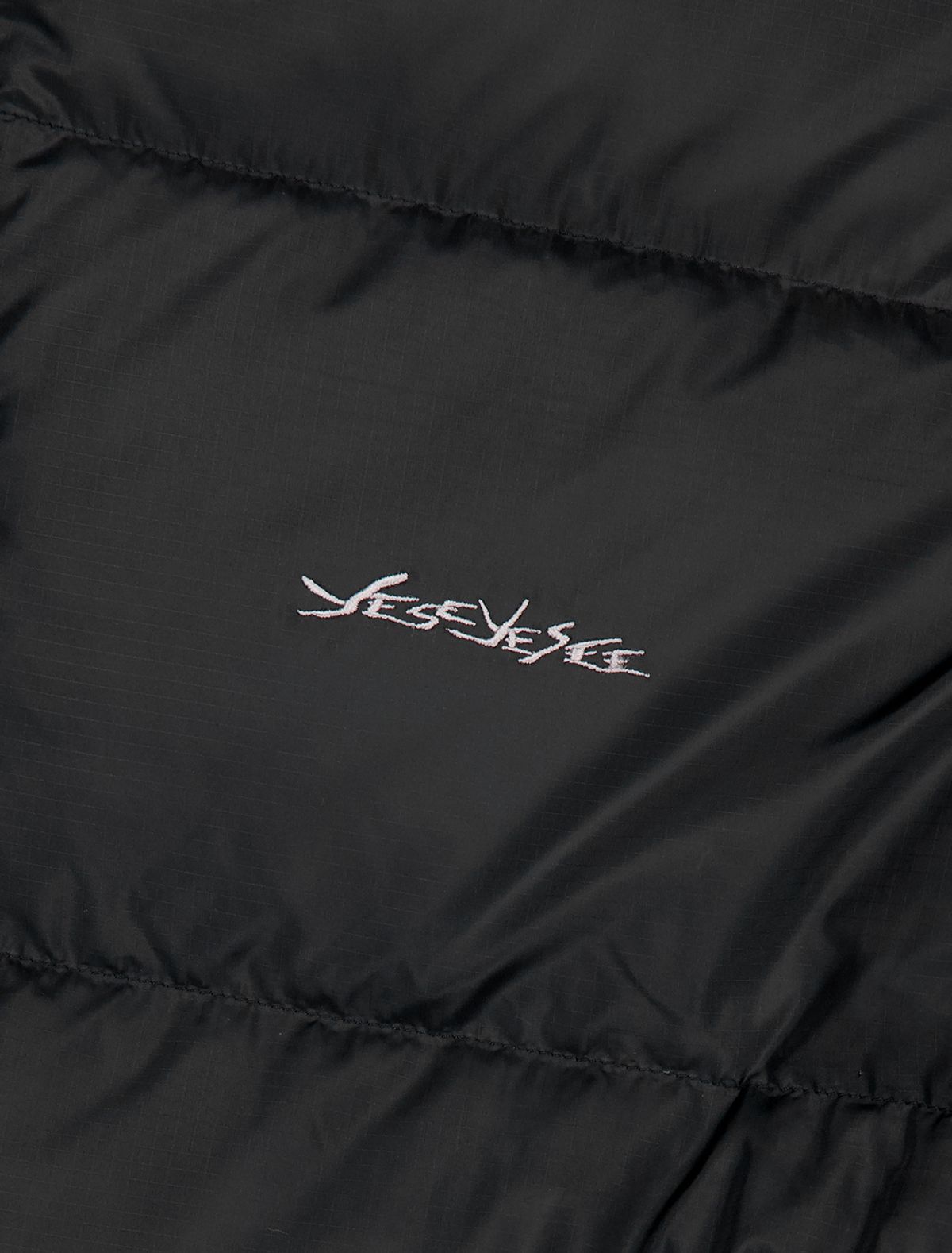 예스아이씨(YESEYESEE) Sign Logo Down Jacket Black