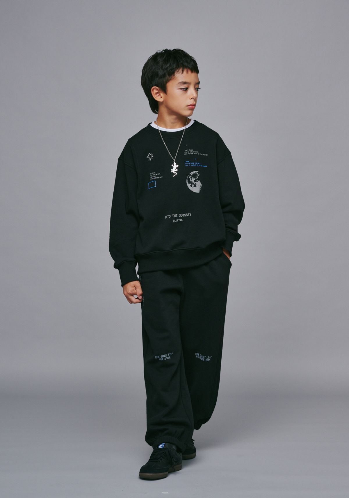 블루테일(BLUETAIL) AZH7TS01BK 아크라인 블랙 맨투맨 티셔츠