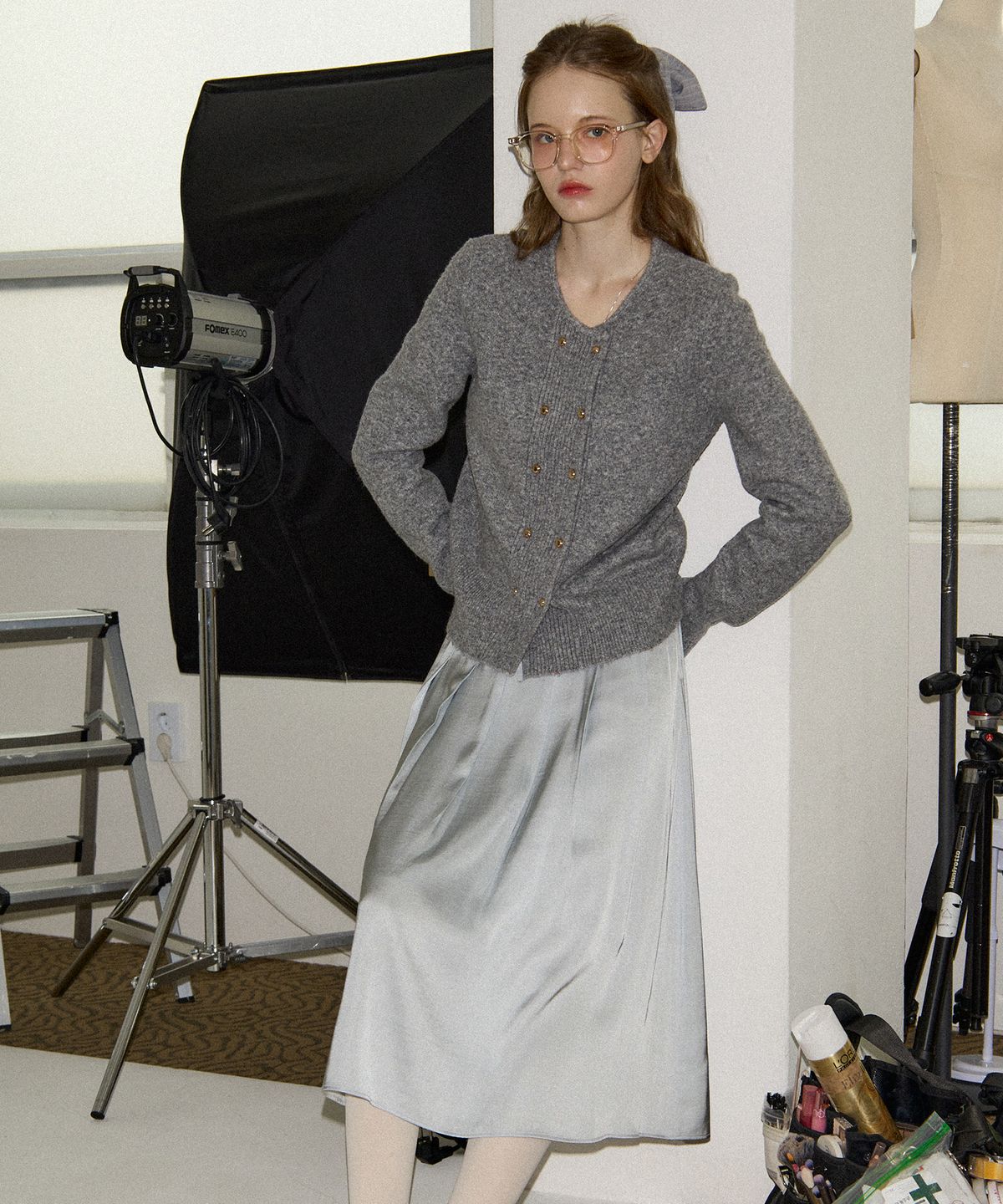 살롱 드 욘(SALON DE YOHN) Grace Satin Pleated Skirt_ Silver