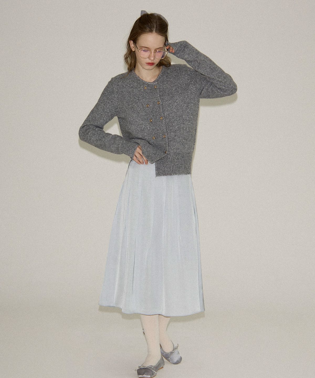 살롱 드 욘(SALON DE YOHN) Grace Satin Pleated Skirt_ Silver