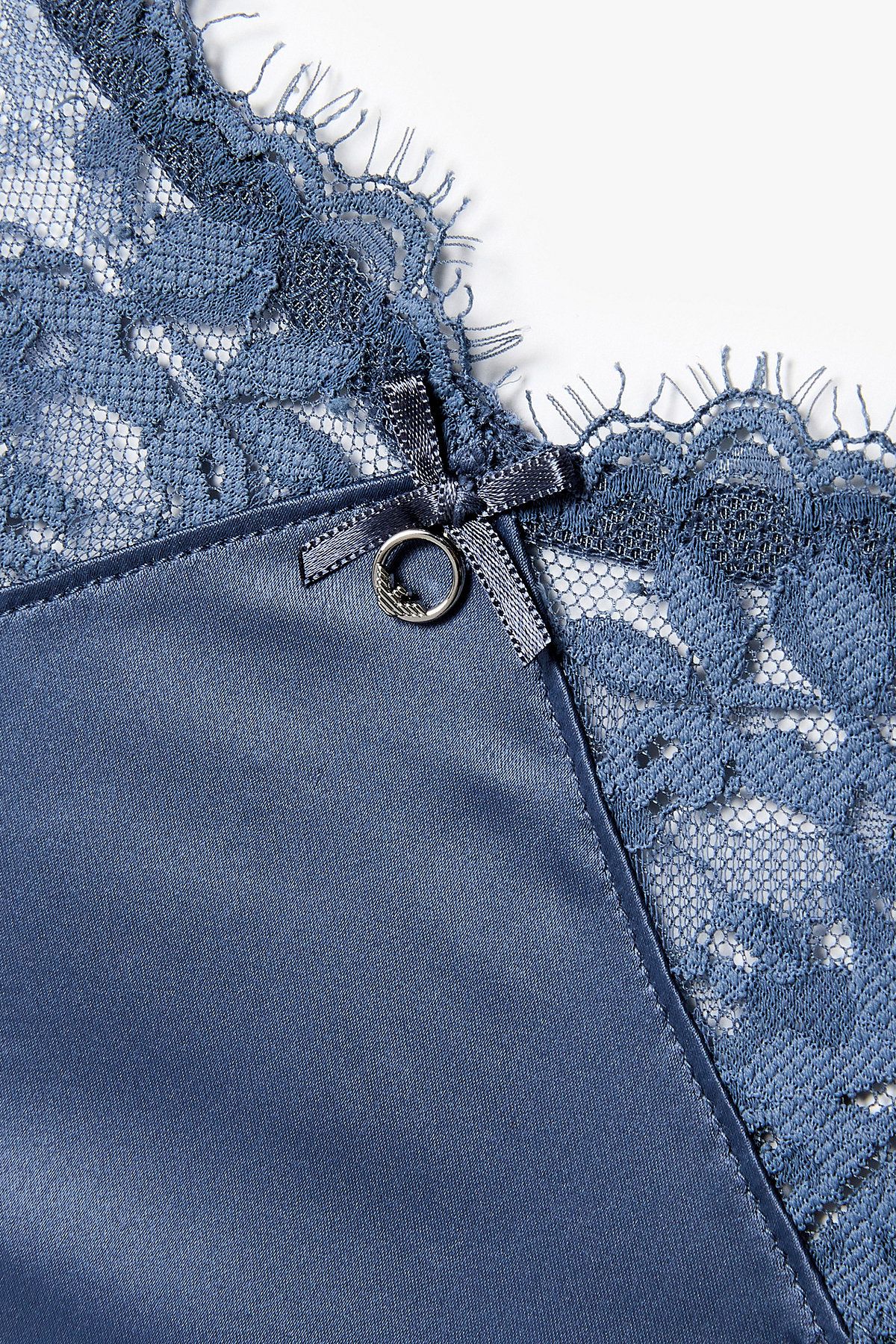 엠포리오 아르마니 언더웨어(EMPORIO ARMANI UNDERWEAR) 여성 플라워 자수 브라질리언 브리프_인디고 0825311517