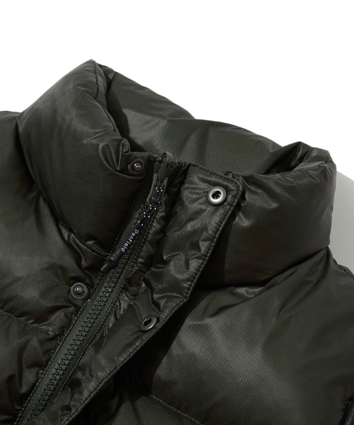 펜필드(PENFIELD) 아웃백 다운 베스트 올리브_FR4WD41U