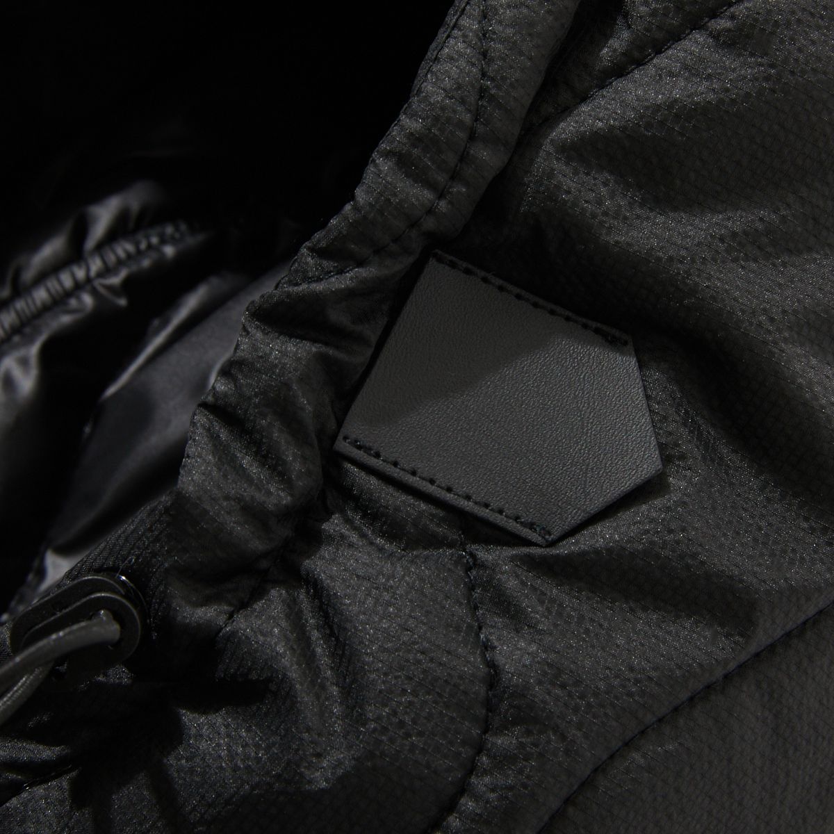 펜필드(PENFIELD) 사이드 어드저스트나일론 퀼팅 후드 베스트 블랙_FR4WV44U