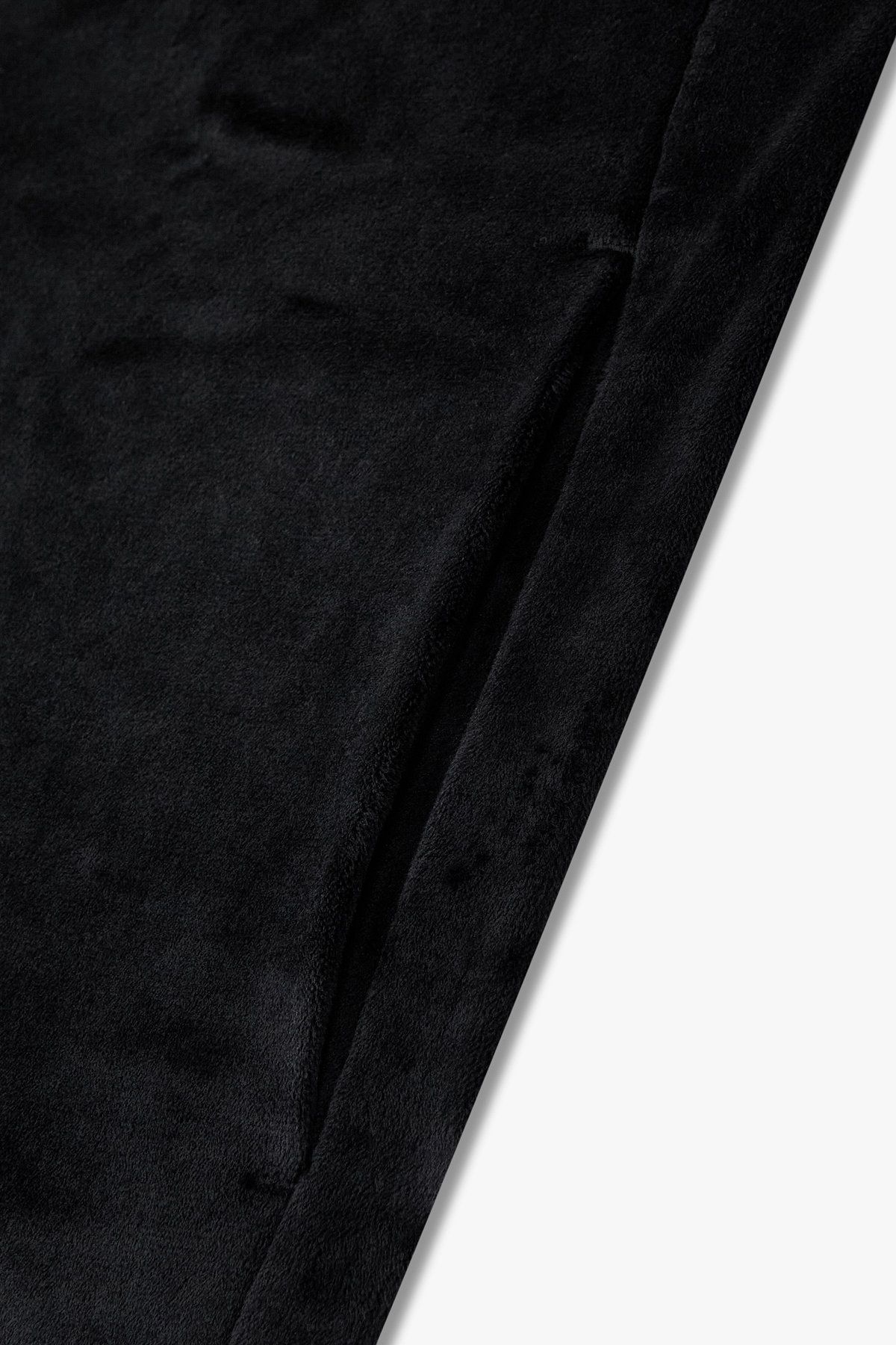 엠포리오 아르마니 언더웨어(EMPORIO ARMANI UNDERWEAR) 여성 벨루어 로고 자수 라운지 집업_블랙 0825338510