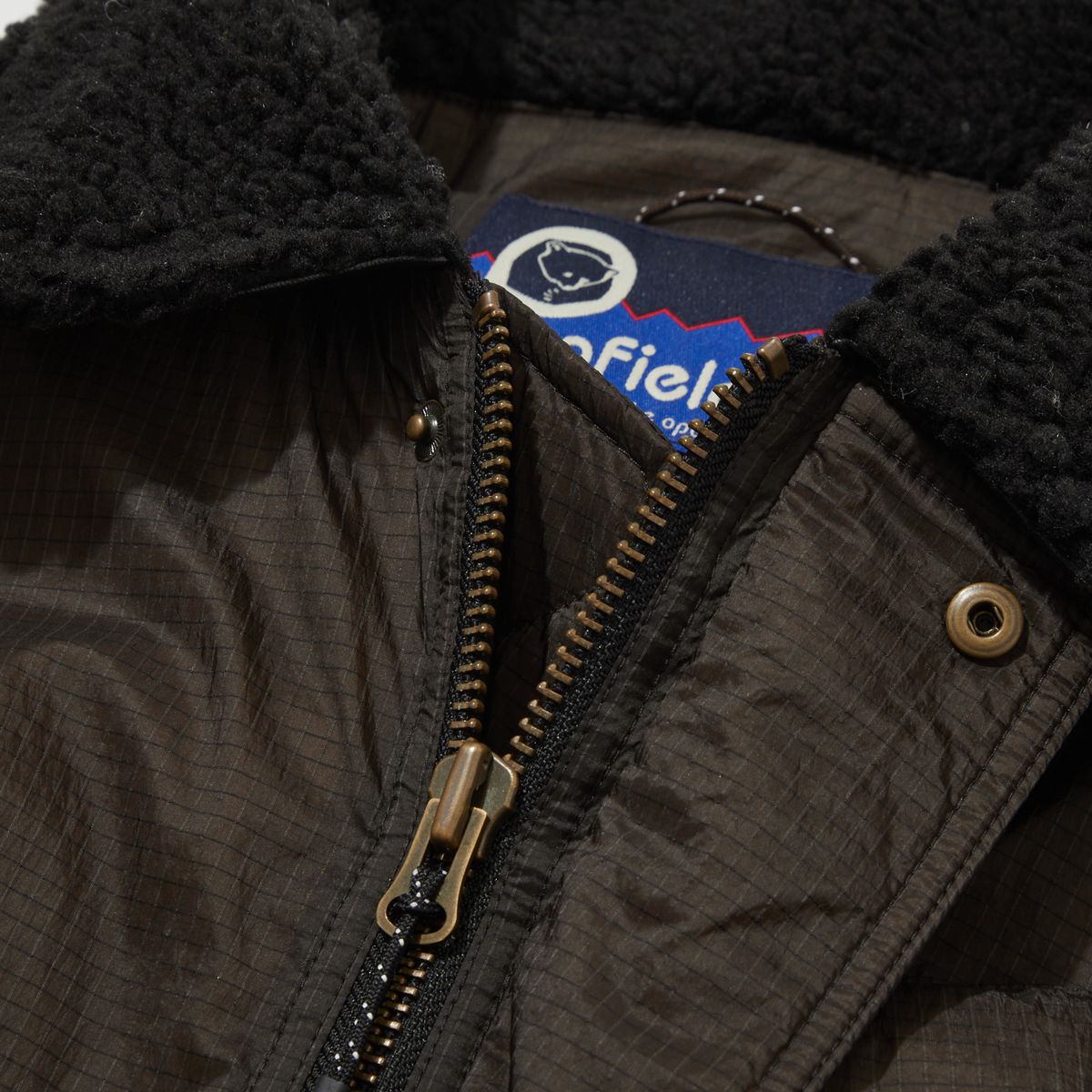 펜필드(PENFIELD) 나일론 유틸리티 에비에이터 다크브라운_FR4WD91U