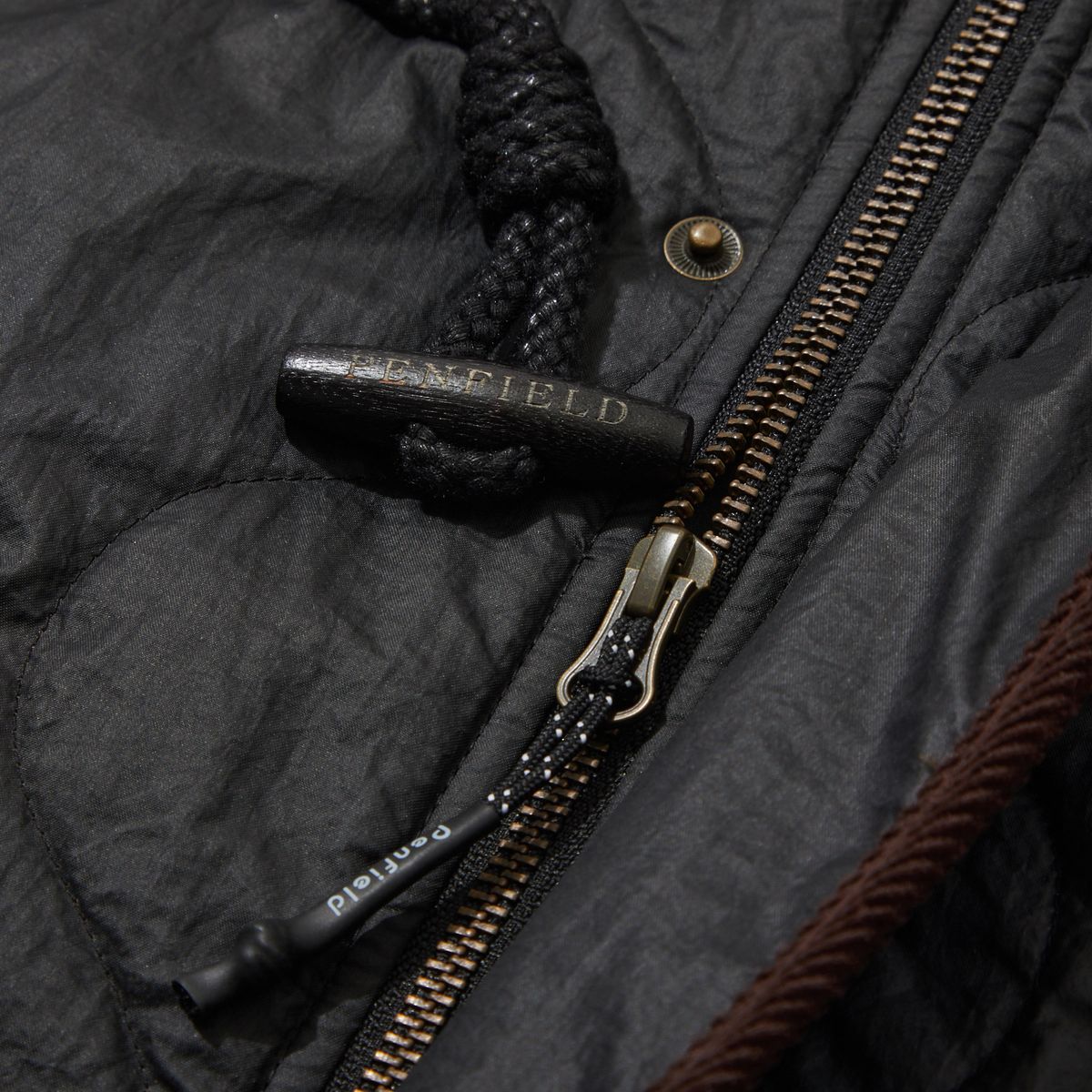 펜필드(PENFIELD) 퀼팅 후드 더플 코트 블랙_FR3WC81U