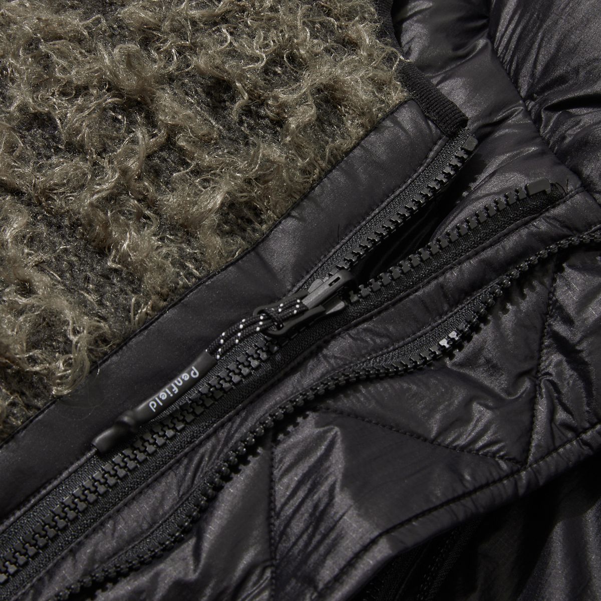 펜필드(PENFIELD) 2WAY 디테쳐블후드 베스트 퍼 자켓 블랙_FR4WD31U