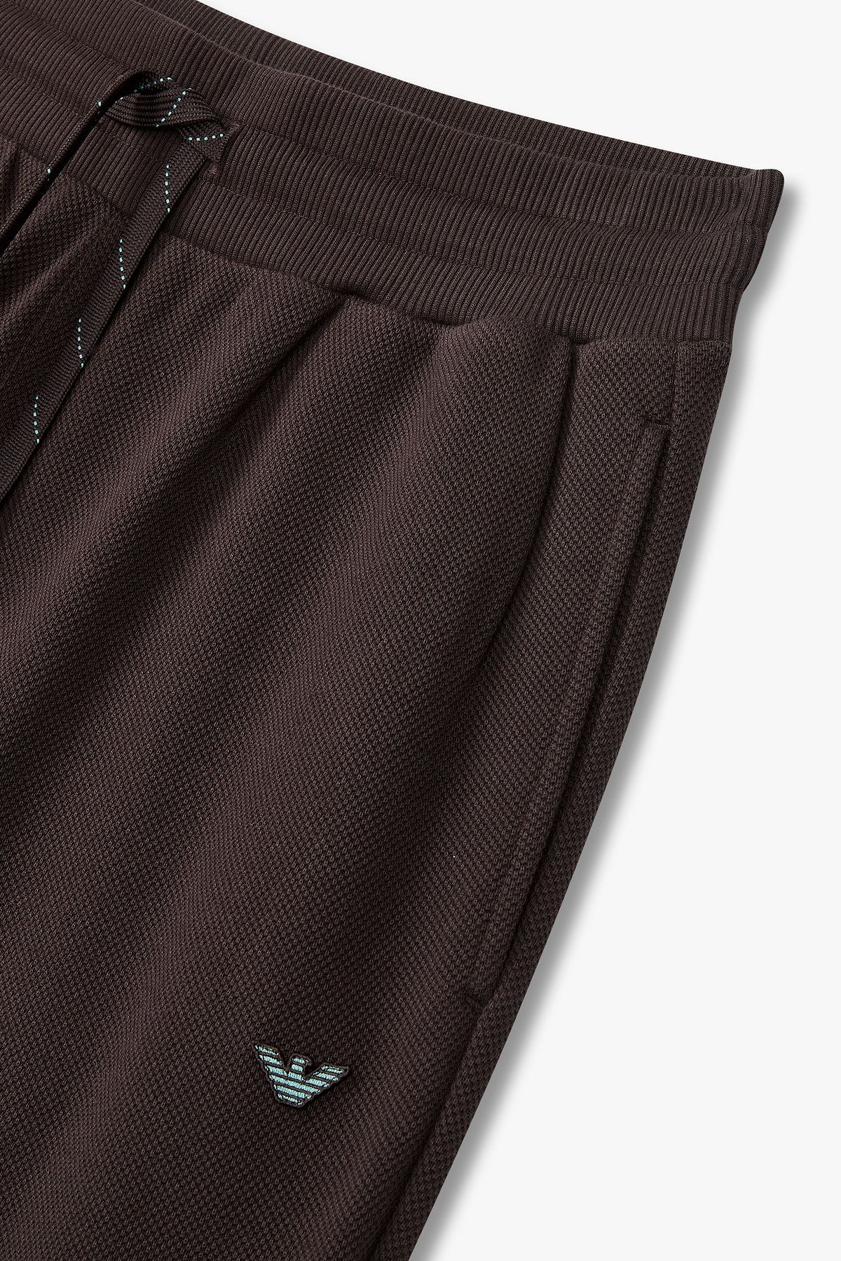 엠포리오 아르마니 언더웨어(EMPORIO ARMANI UNDERWEAR) 남성 로고 패치 조거 라운지 팬츠_초코 0815332020
