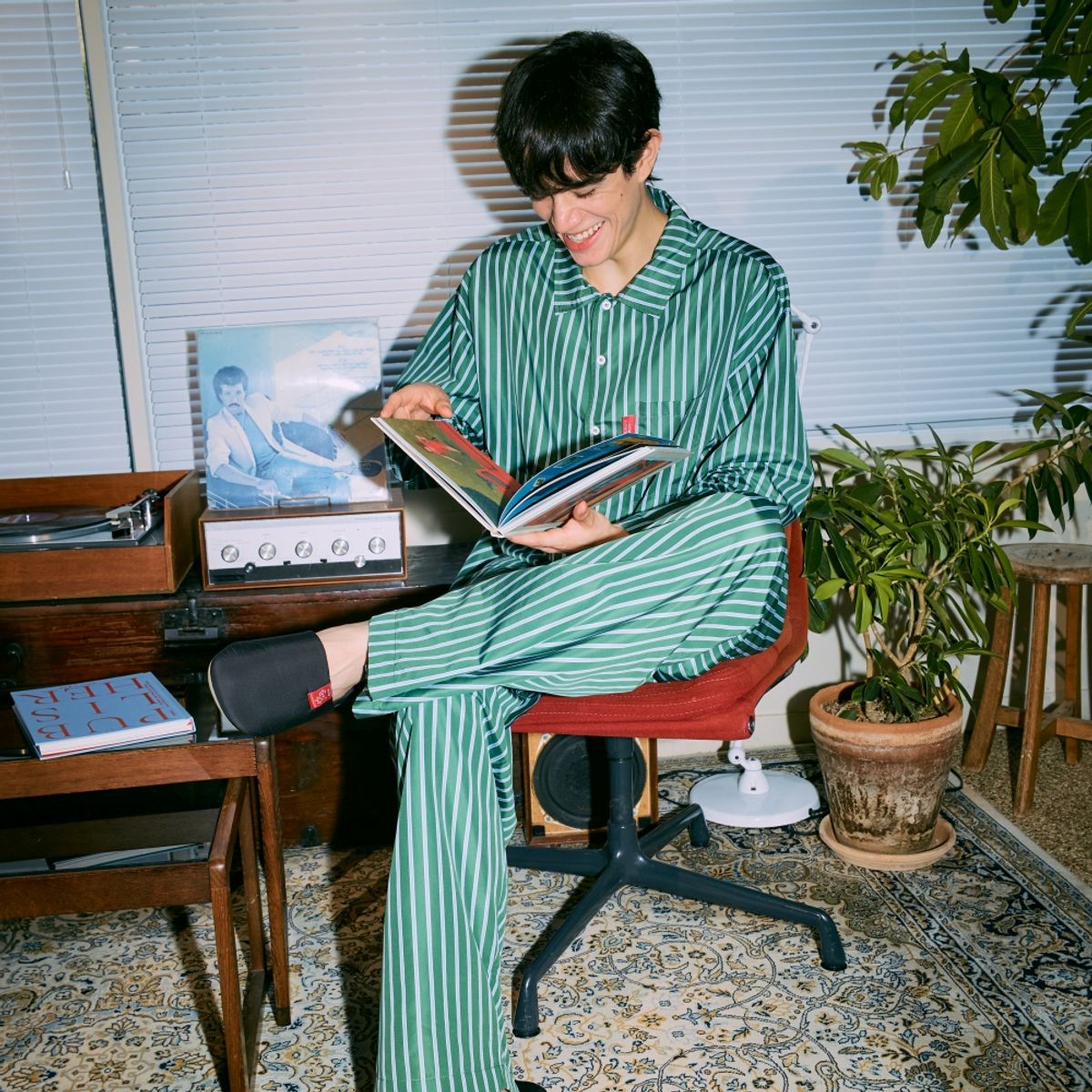 댄스온더플로어(DANCEONTHEFLOOR) furless pajamas 퍼리스 스트라이프 파자마 (Green)