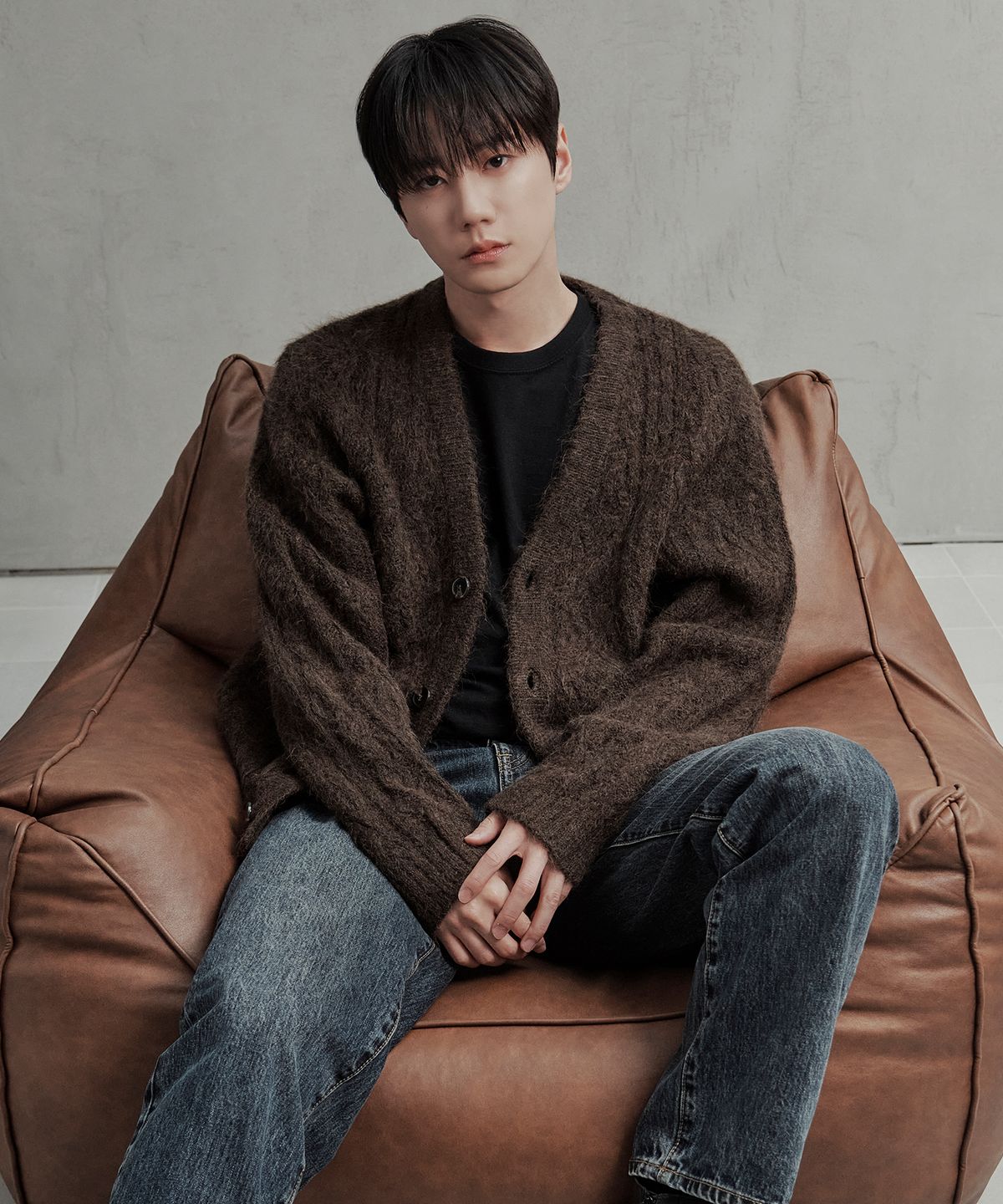 플랙(PLAC) 보카시 브이넥 가디건 다크 브라운