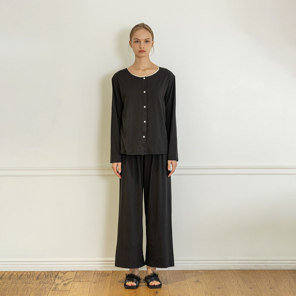 멜라니조이(MELANIE JOY) MJ_Solid color slim fit lace three piece pajamas_BLACK