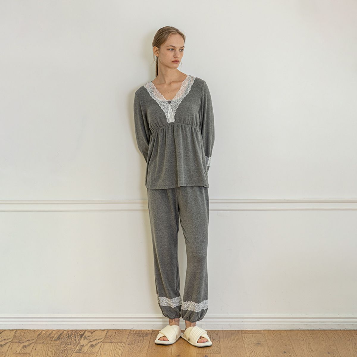멜라니조이(MELANIE JOY) MJ_V-neck lace loose two piece pajamas_GRAY