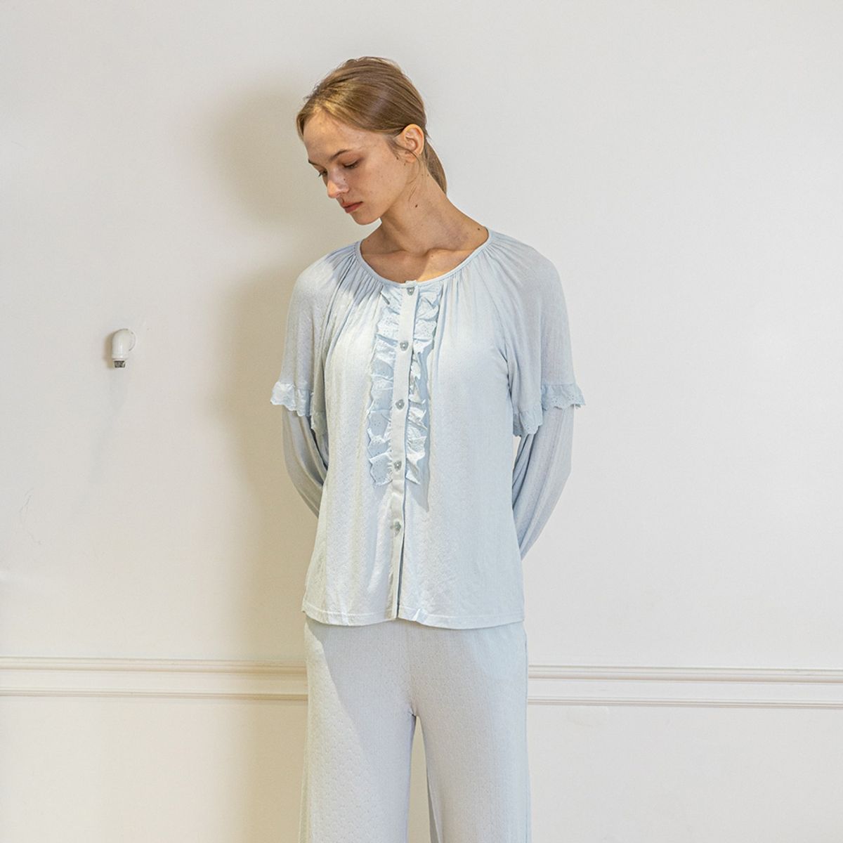 멜라니조이(MELANIE JOY) MJ_Slim-fit pleated neckline two piece pajamas_BLUE