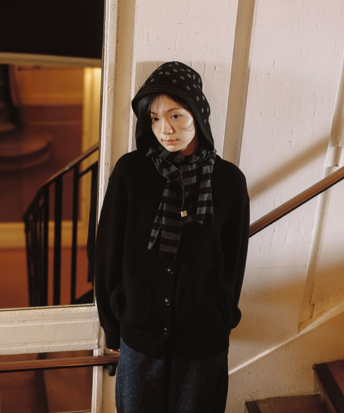 오헤시오(OHESHIO) DOT HOODED MUFFLER, BLACK