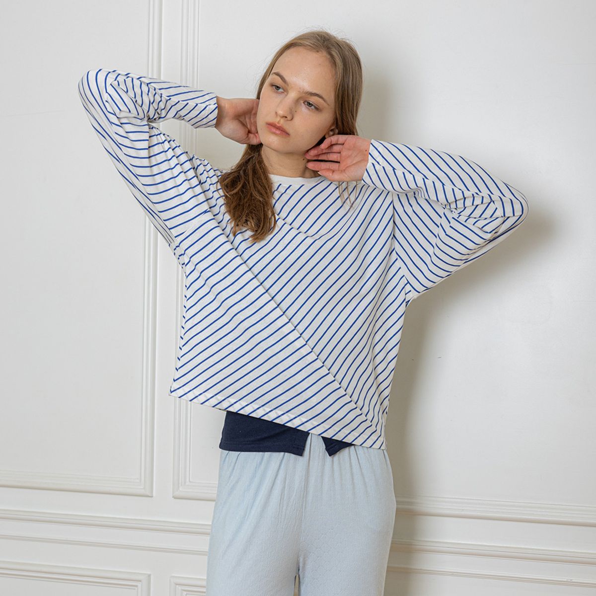 멜라니조이(MELANIE JOY) MJ_Blue striped long sleeves top_BLUE