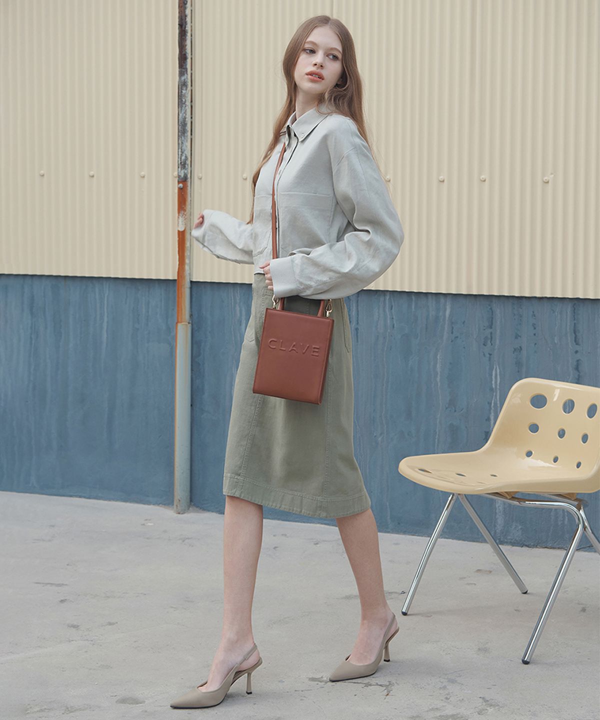 끌라베(CLAVE) 실비 스몰 탄 크로스백 (SYLVIE Small Tan Cross Bag)