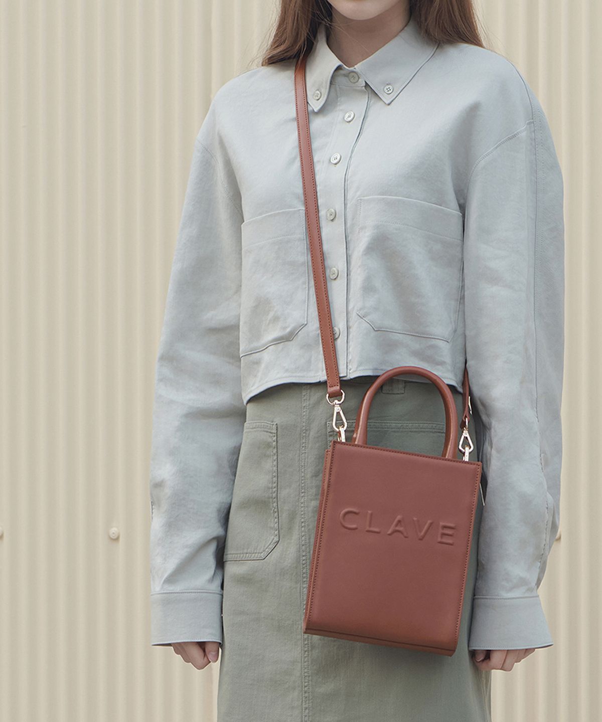 끌라베(CLAVE) 실비 스몰 탄 크로스백 (SYLVIE Small Tan Cross Bag)
