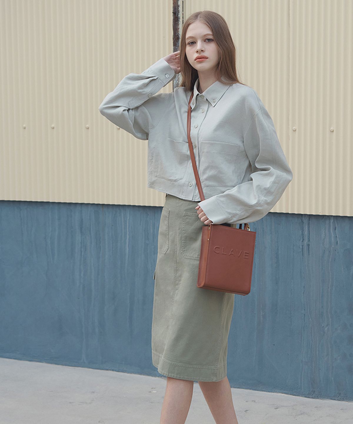 끌라베(CLAVE) 실비 스몰 탄 크로스백 (SYLVIE Small Tan Cross Bag)